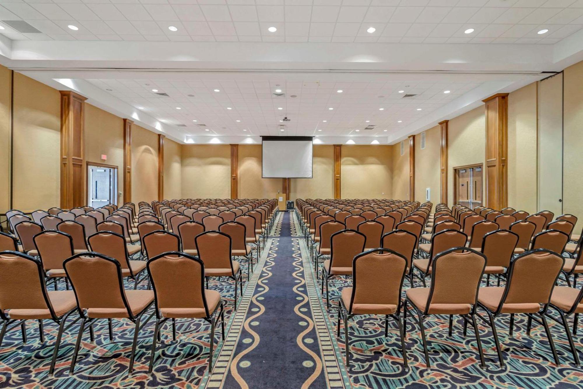 Leconte & Convention Center, Ascend Collection