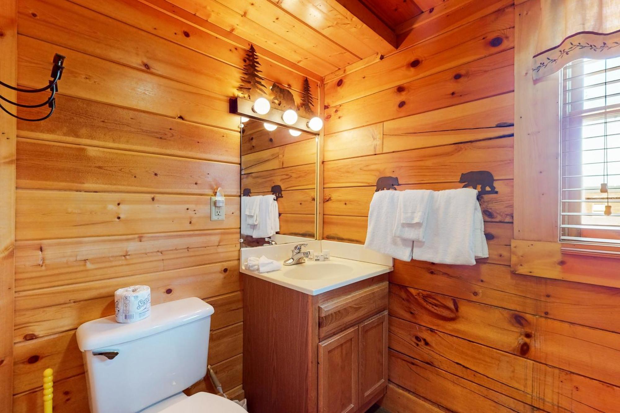 Pin Oak 237 Pigeon Forge
