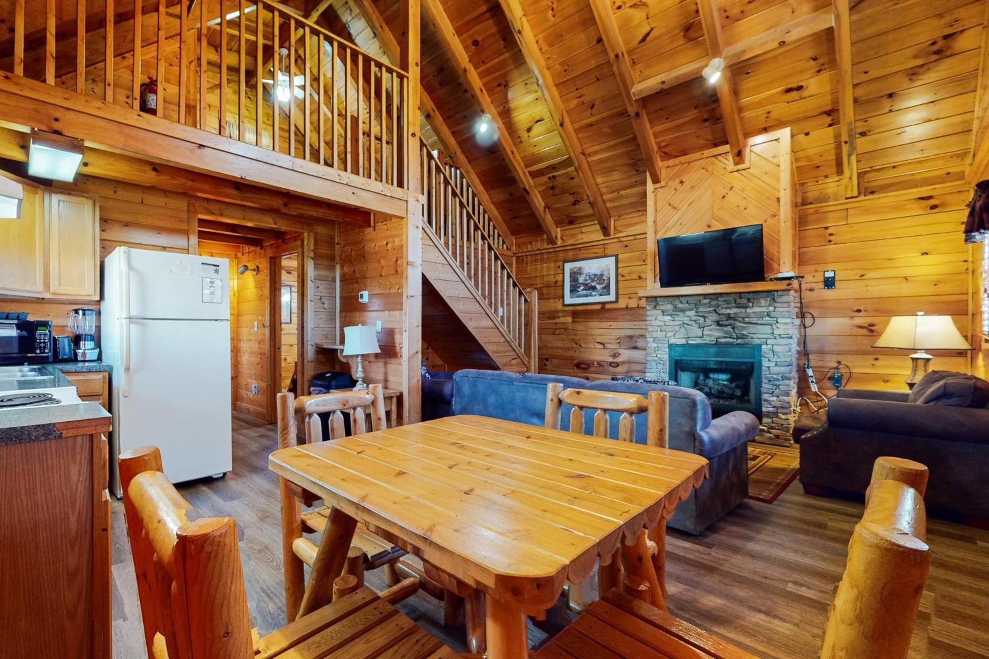 Pin Oak 237 * Pigeon Forge