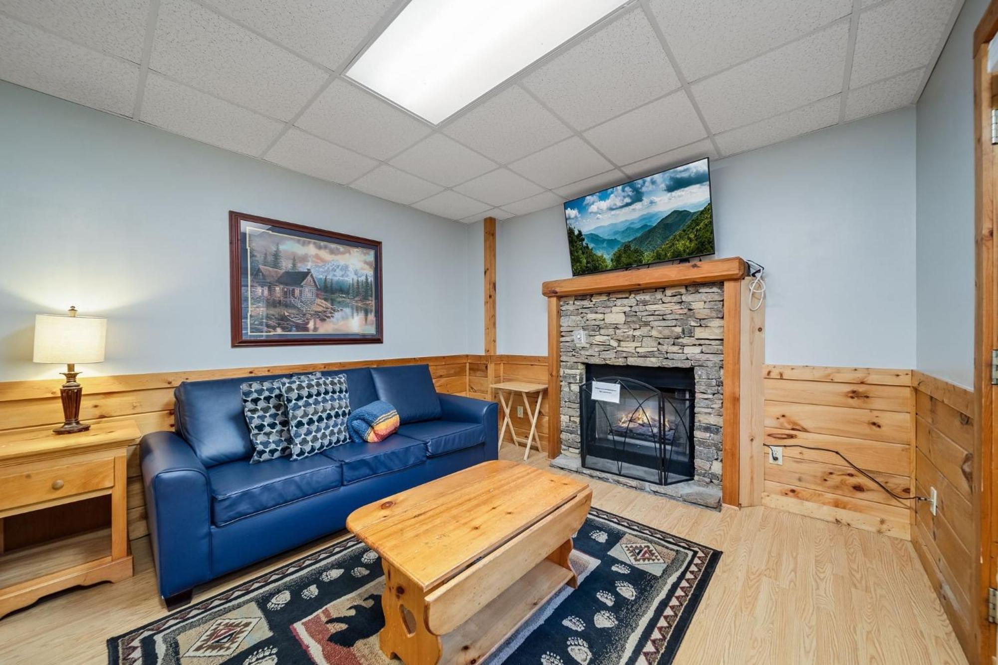 Er299 - Possum Hollow * Pigeon Forge