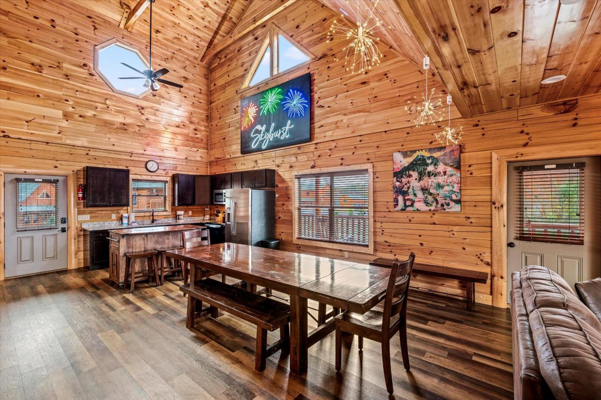 Skyburst - Relax & Play! Pool, Hot Tub, Games & Theater Pigeon Forge