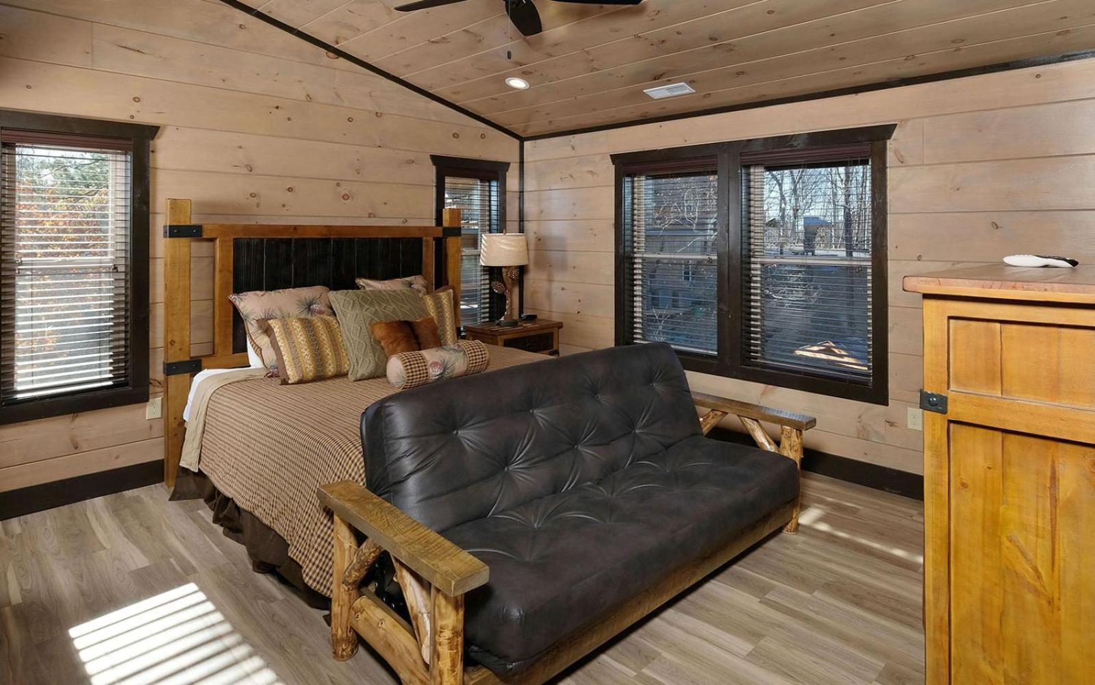 Hibernation Retreat Villa Pigeon Forge