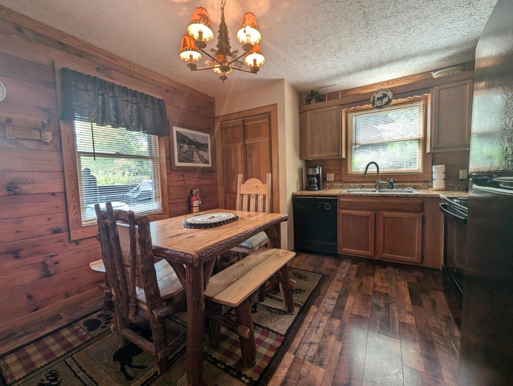 Er13 - Moose Manor Great Location - Close To Town! Holiday home