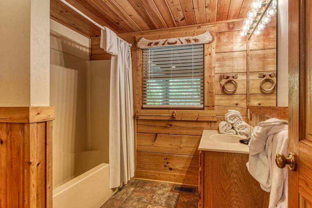 Heavenly Peace * Pigeon Forge