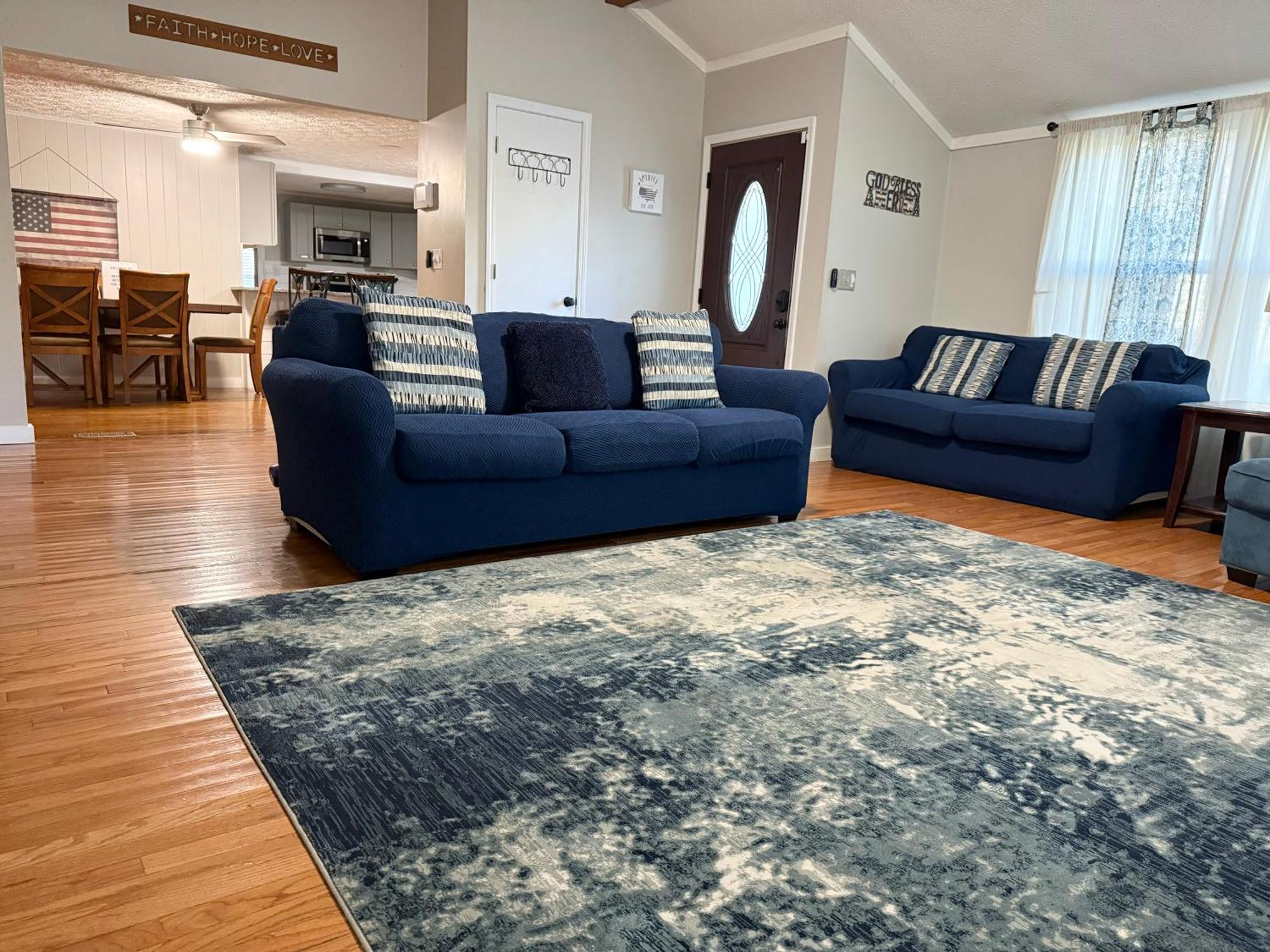 Large - Walking Distance To Parkway Holiday home *