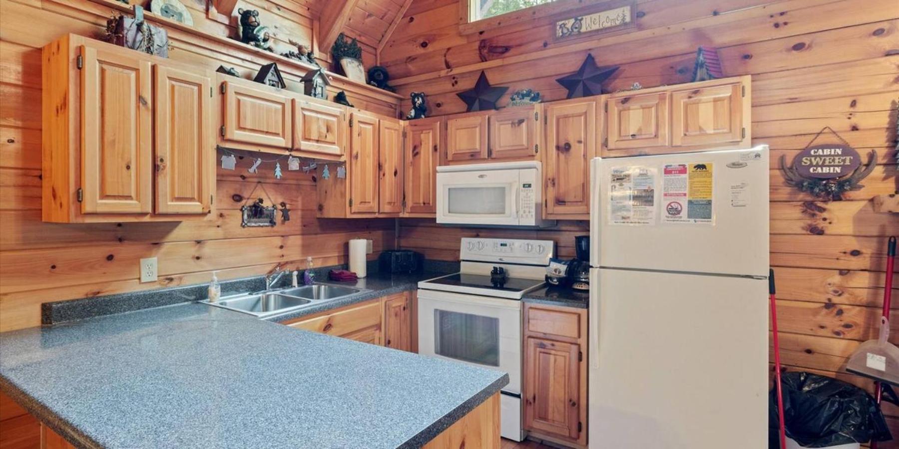 Eagles Ridge Retreat Hot Tub & Peaceful Views * Pigeon Forge
