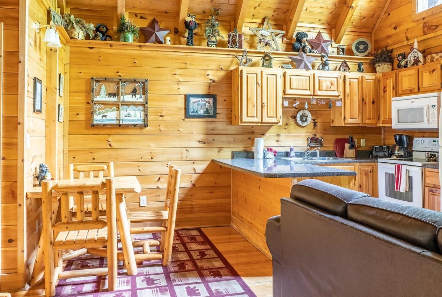 Eagles Ridge Retreat Hot Tub & Peaceful Views *