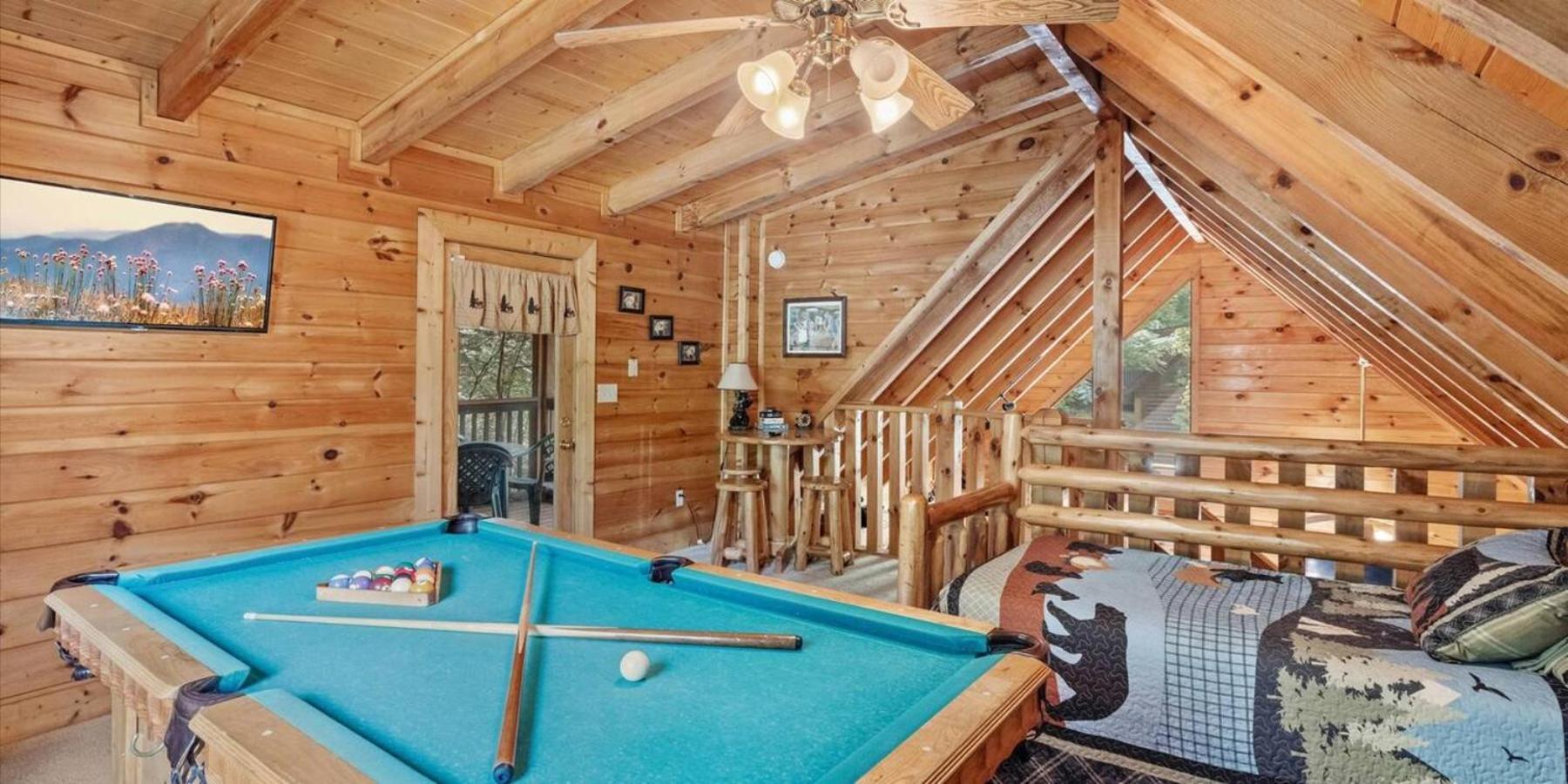Eagles Ridge Retreat Hot Tub & Peaceful Views *