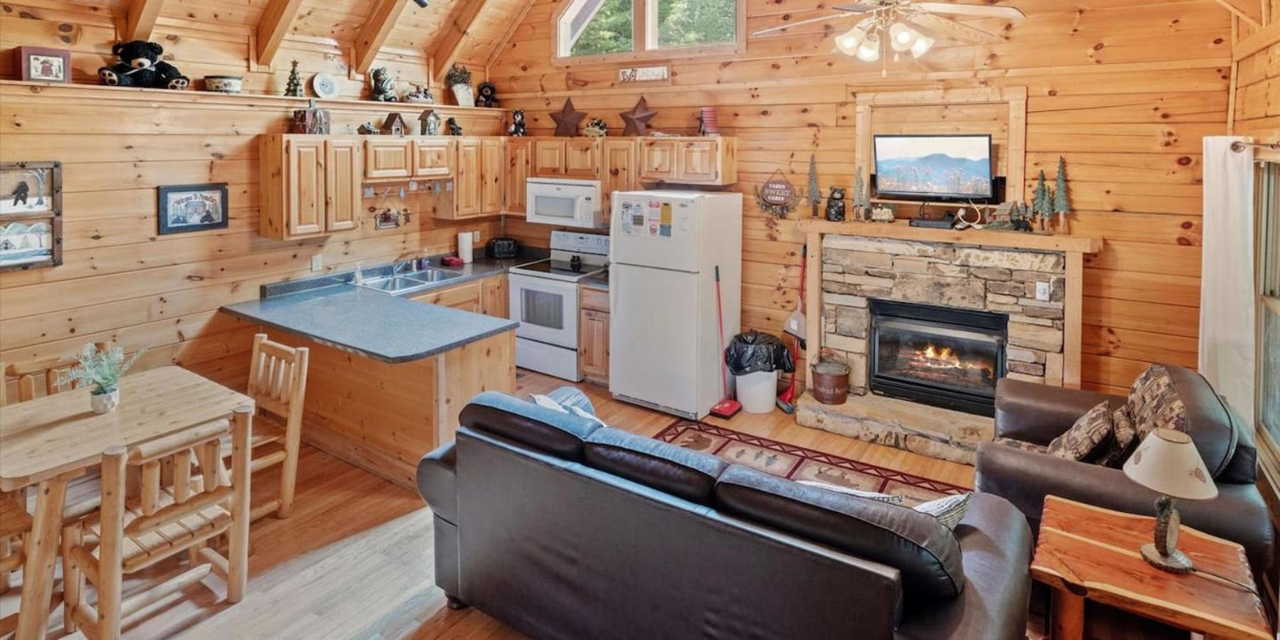 Eagles Ridge Retreat Hot Tub & Peaceful Views * Pigeon Forge