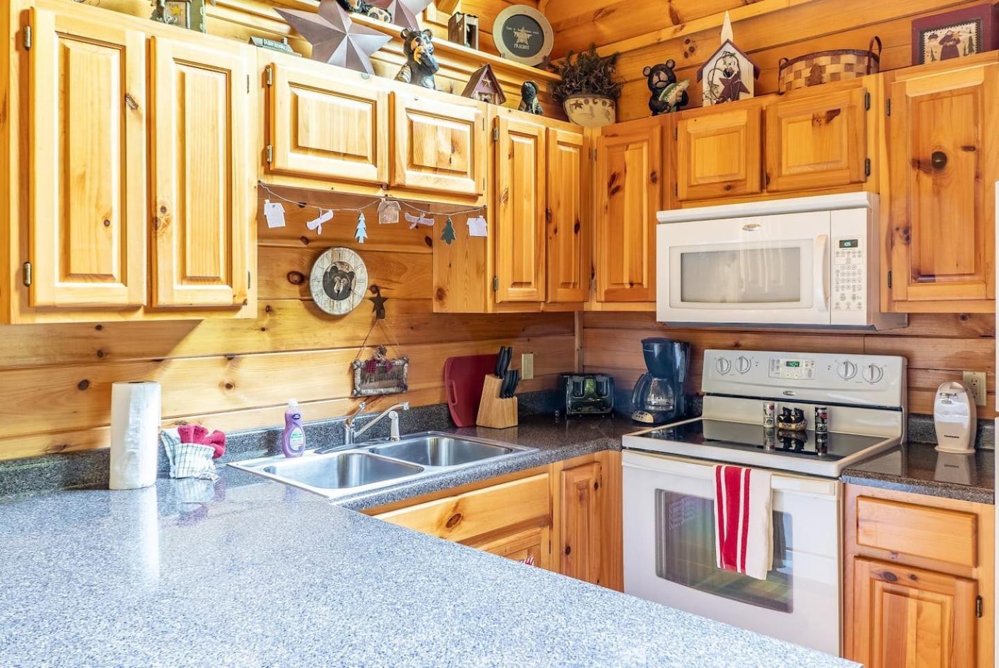 Eagles Ridge Retreat Hot Tub & Peaceful Views *
