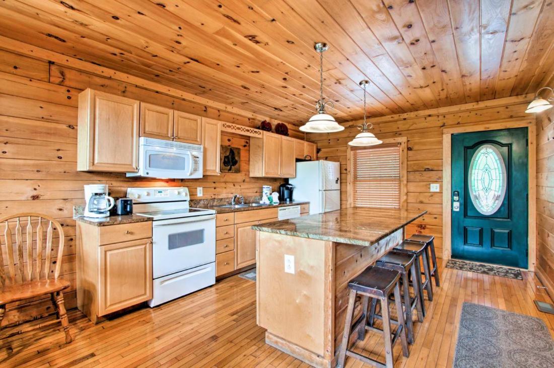 Chalet Mountaintop Manor By Eden Crest *