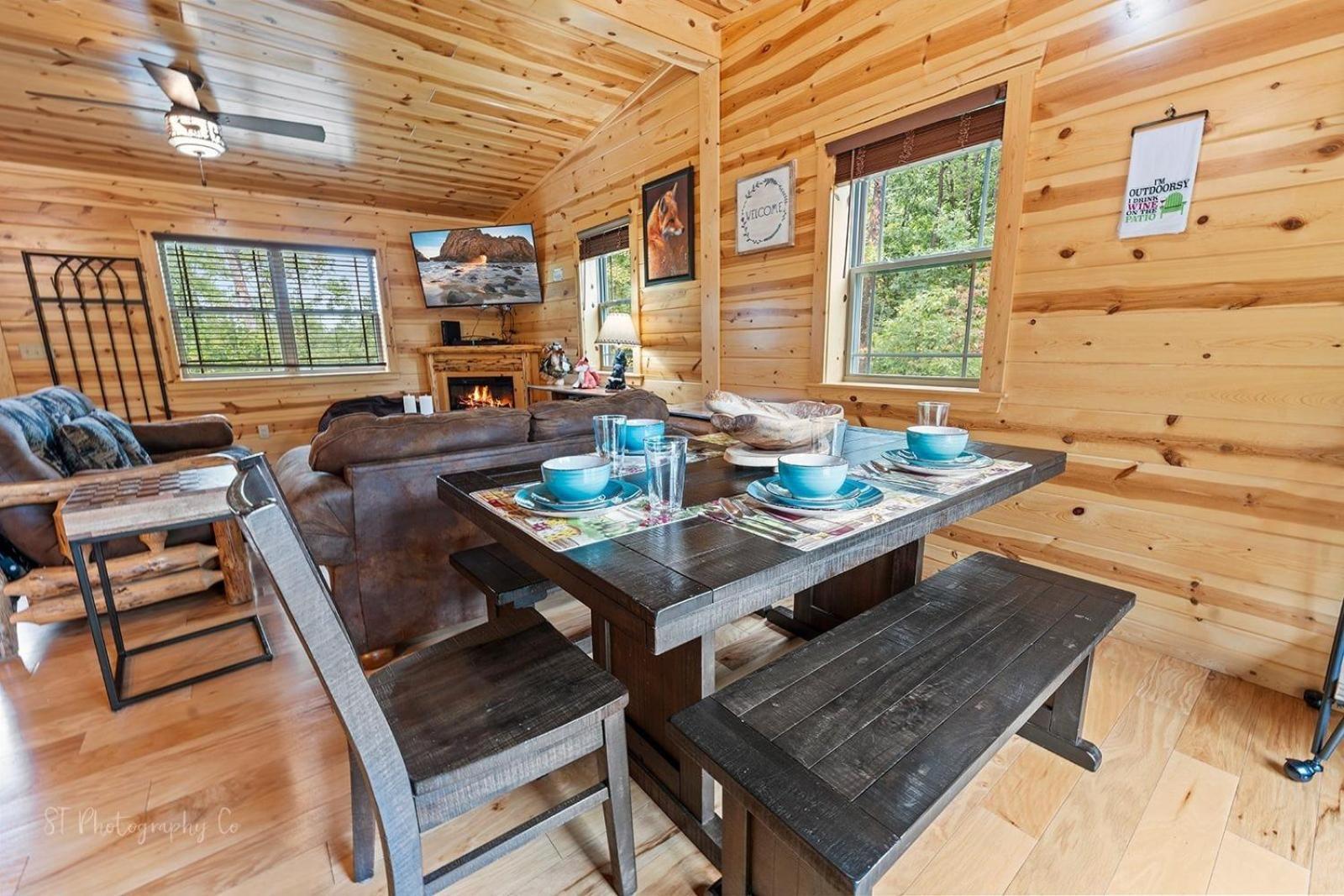 Foxes' Den With Private Hot Tub Holiday home Pigeon Forge