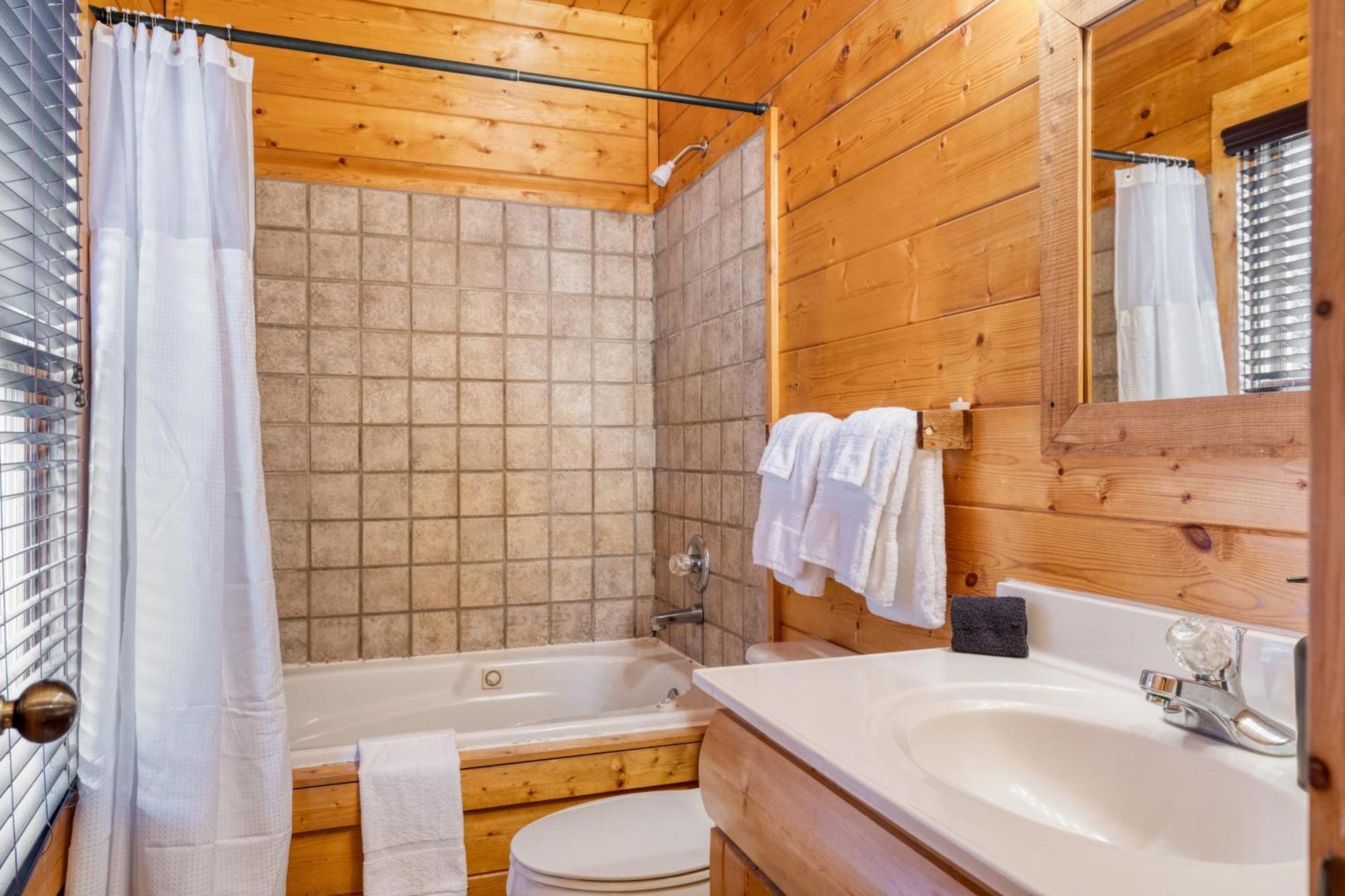 Brookshore By Avantstay Relaxing Backyard Creek 10mins From Holiday home Pigeon Forge