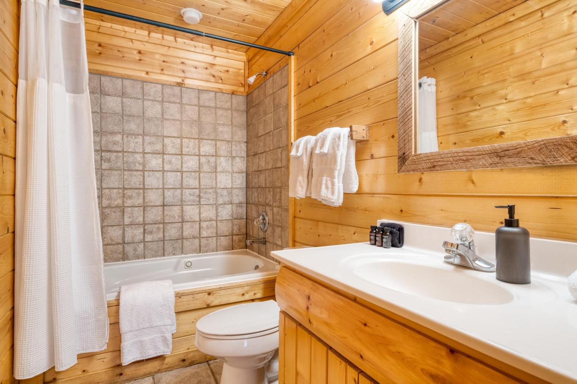 Holiday home Brookshore By Avantstay Relaxing Backyard Creek 10mins From *