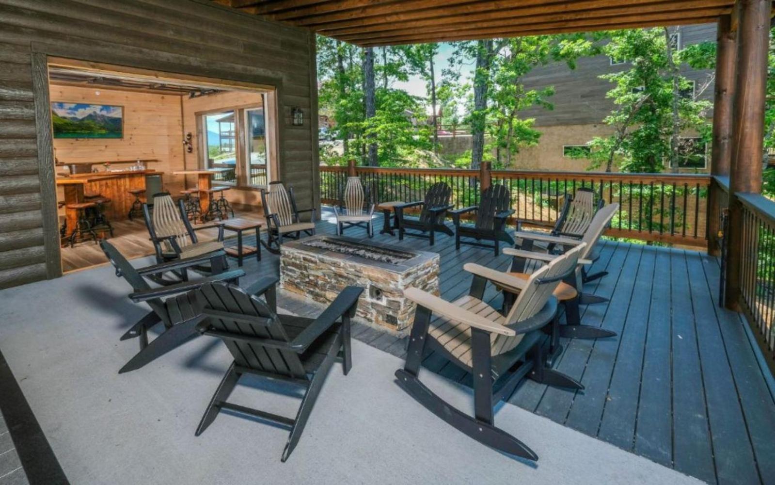 Hibernation Wonderland Villa Pigeon Forge