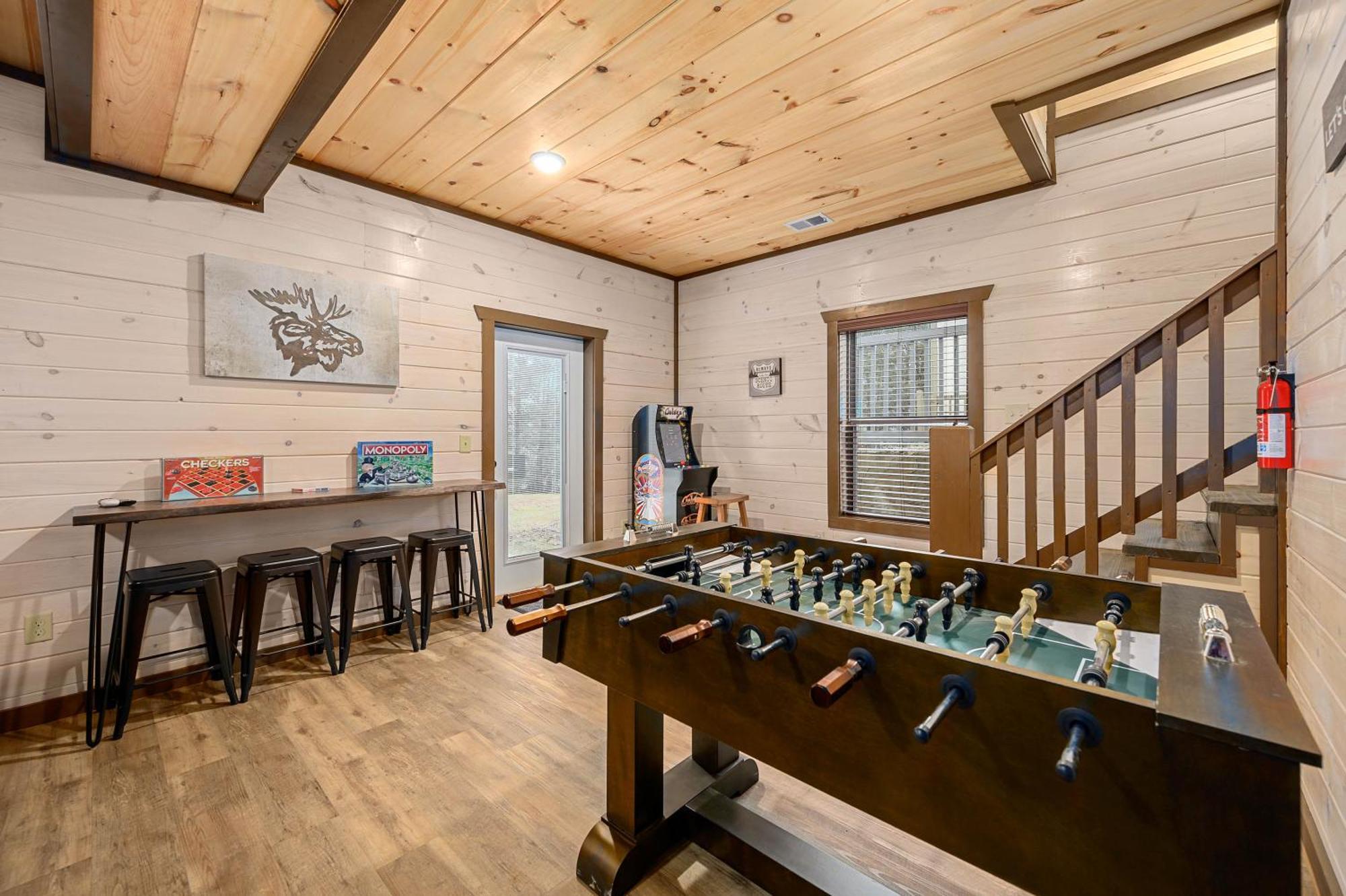 Luxury 3-br Minutes From Parkway With Game And Hot Tub Pigeon Forge