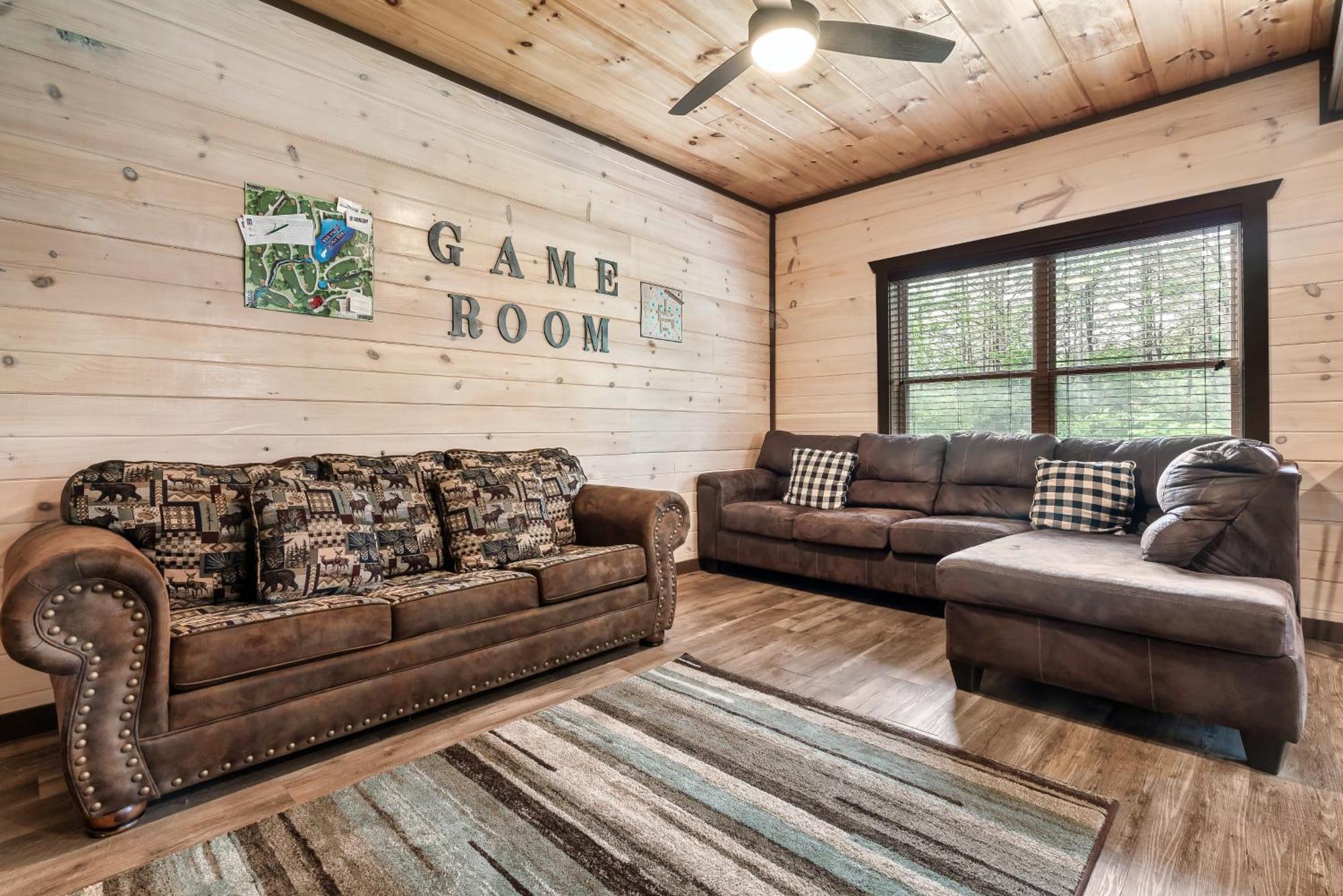 Holiday home Luxury 3-br Minutes From Parkway With Game And Hot Tub *