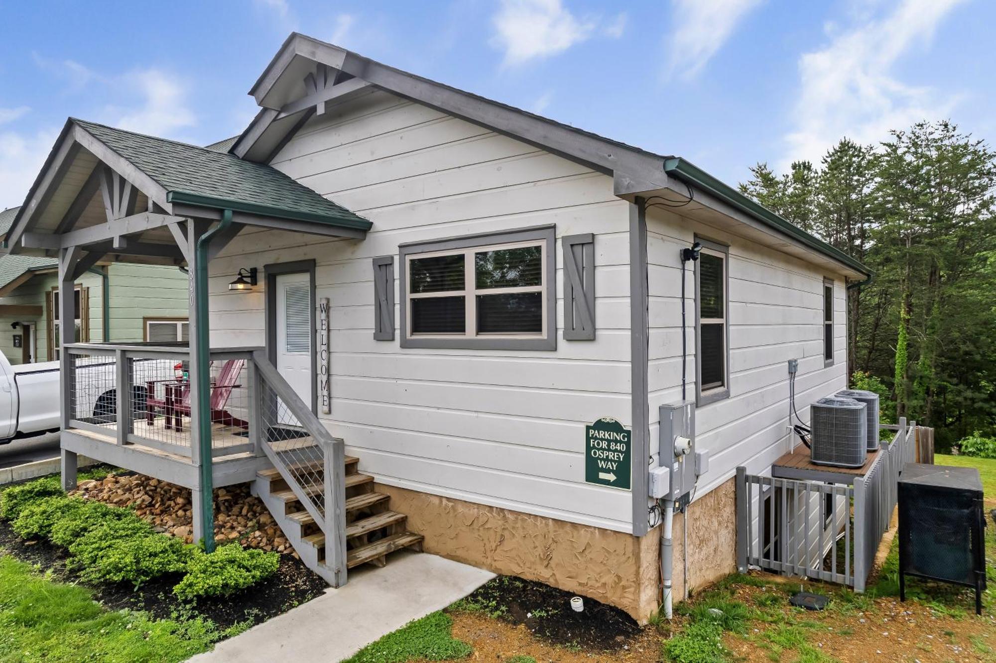 Holiday home Luxury 3-br Minutes From Parkway With Game And Hot Tub