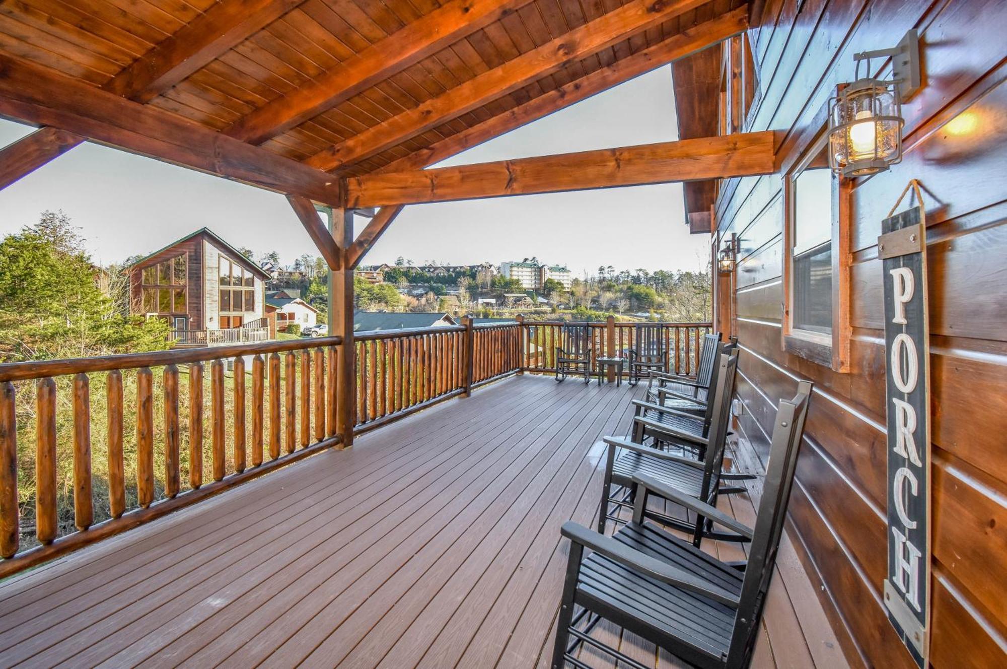 Luxury 4-br Near Parkway And Dollywood With Game And Hot Tub Pigeon Forge