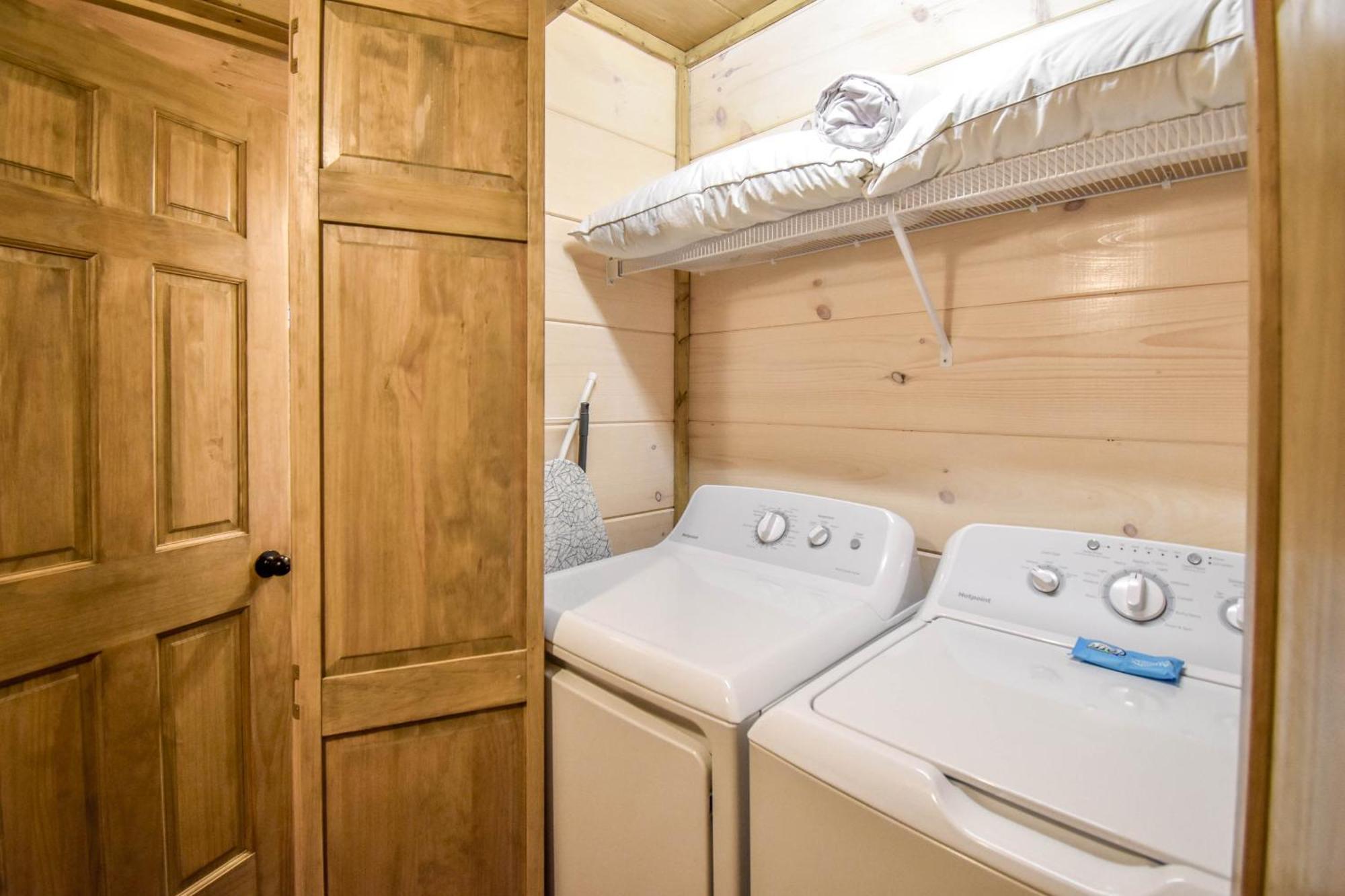 Holiday home Luxury 4-br Near Parkway And Dollywood With Game And Hot Tub