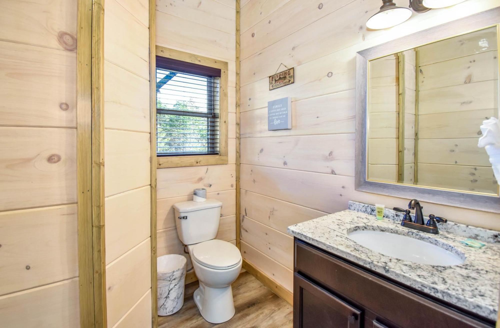 Holiday home Luxury 4-br Near Parkway And Dollywood With Game And Hot Tub *