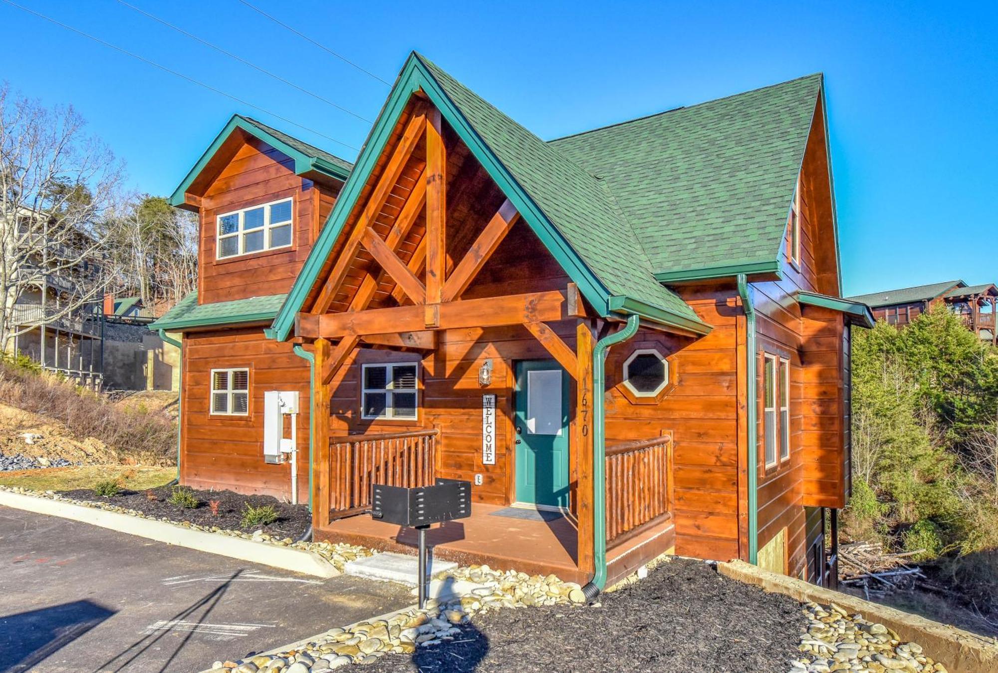Luxury 4-br Near Parkway And Dollywood With Game And Hot Tub Holiday home Pigeon Forge