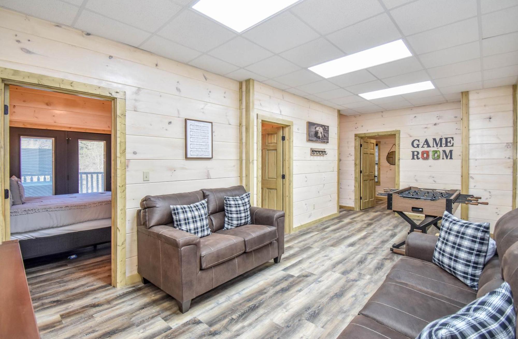 Holiday home Luxury 4-br Near Parkway And Dollywood With Game And Hot Tub Pigeon Forge