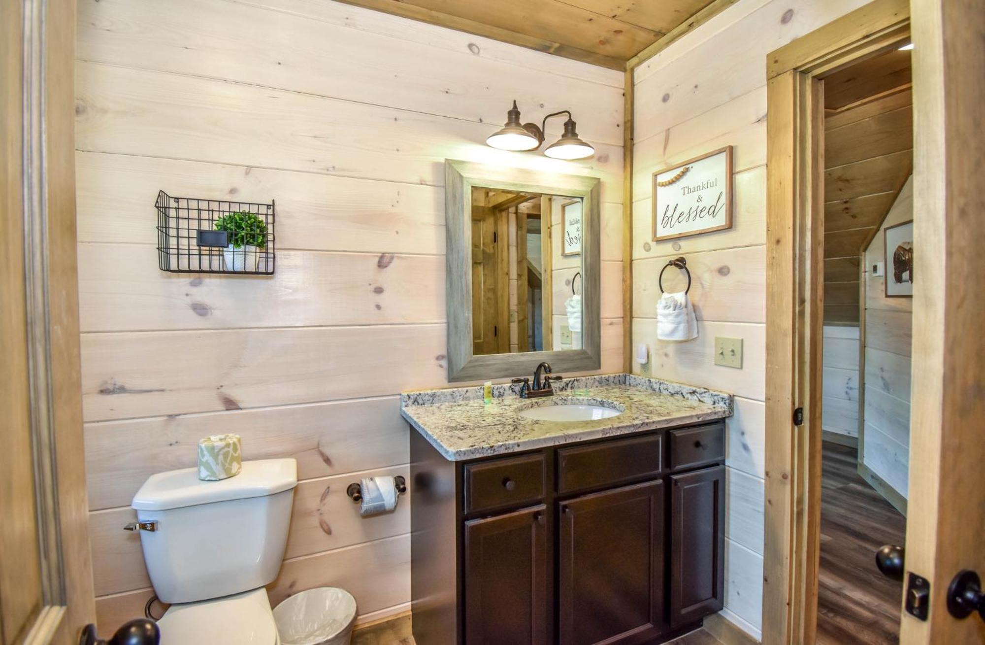 Luxury 4-br Near Parkway And Dollywood With Game And Hot Tub Pigeon Forge