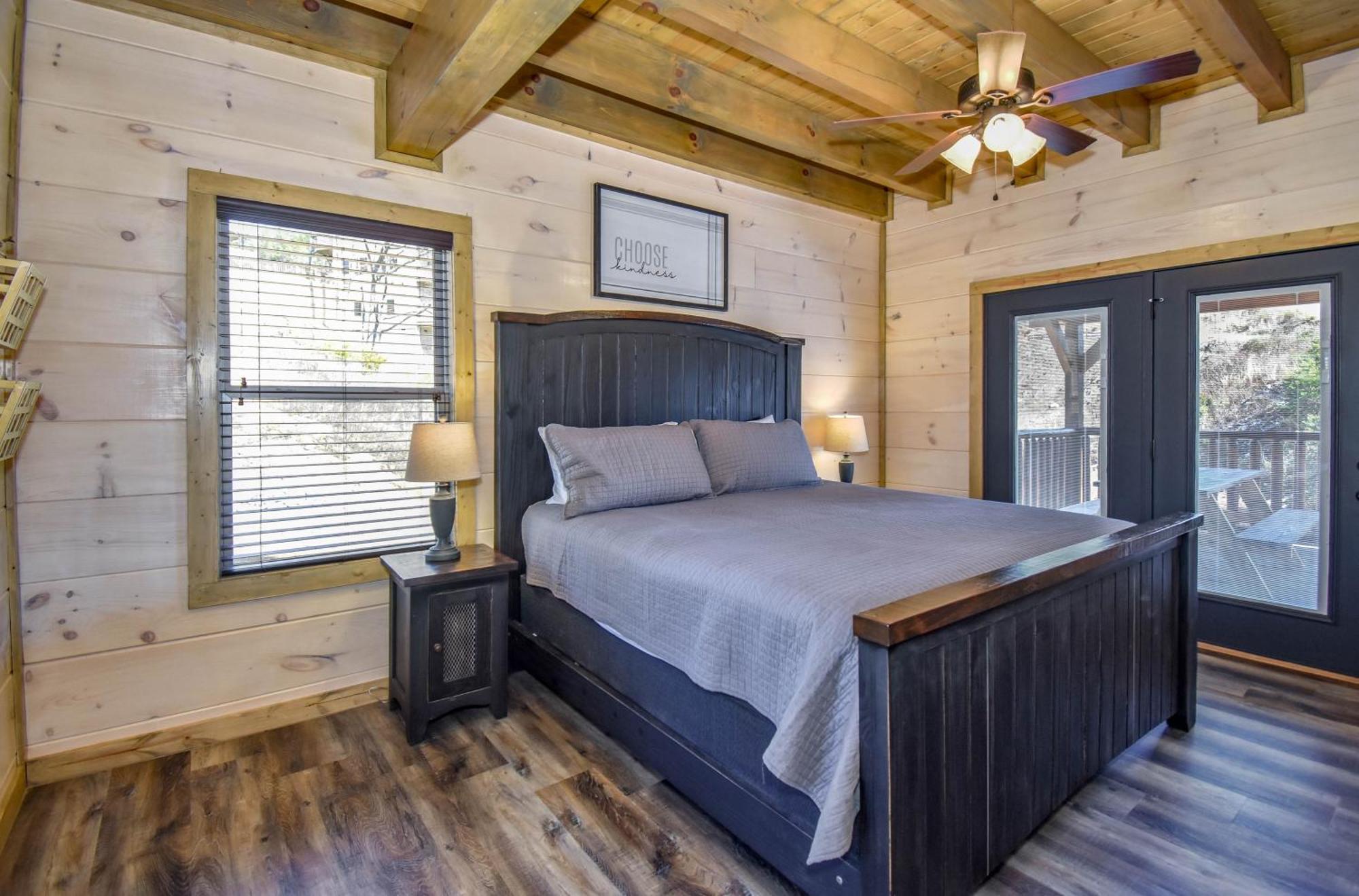 Holiday home Luxury 4-br Near Parkway And Dollywood With Game And Hot Tub *