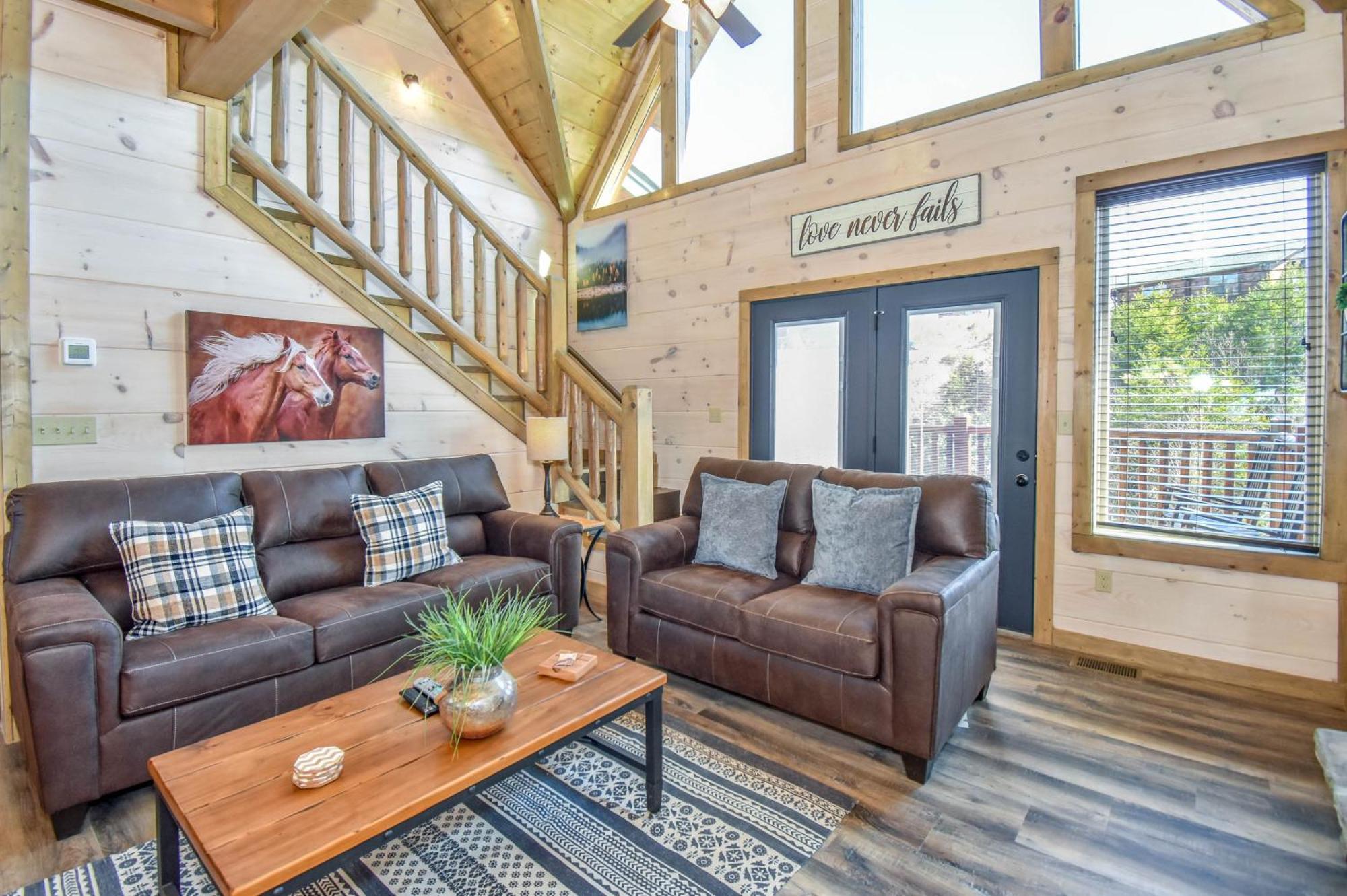 Luxury 4-br Near Parkway And Dollywood With Game And Hot Tub Holiday home Pigeon Forge