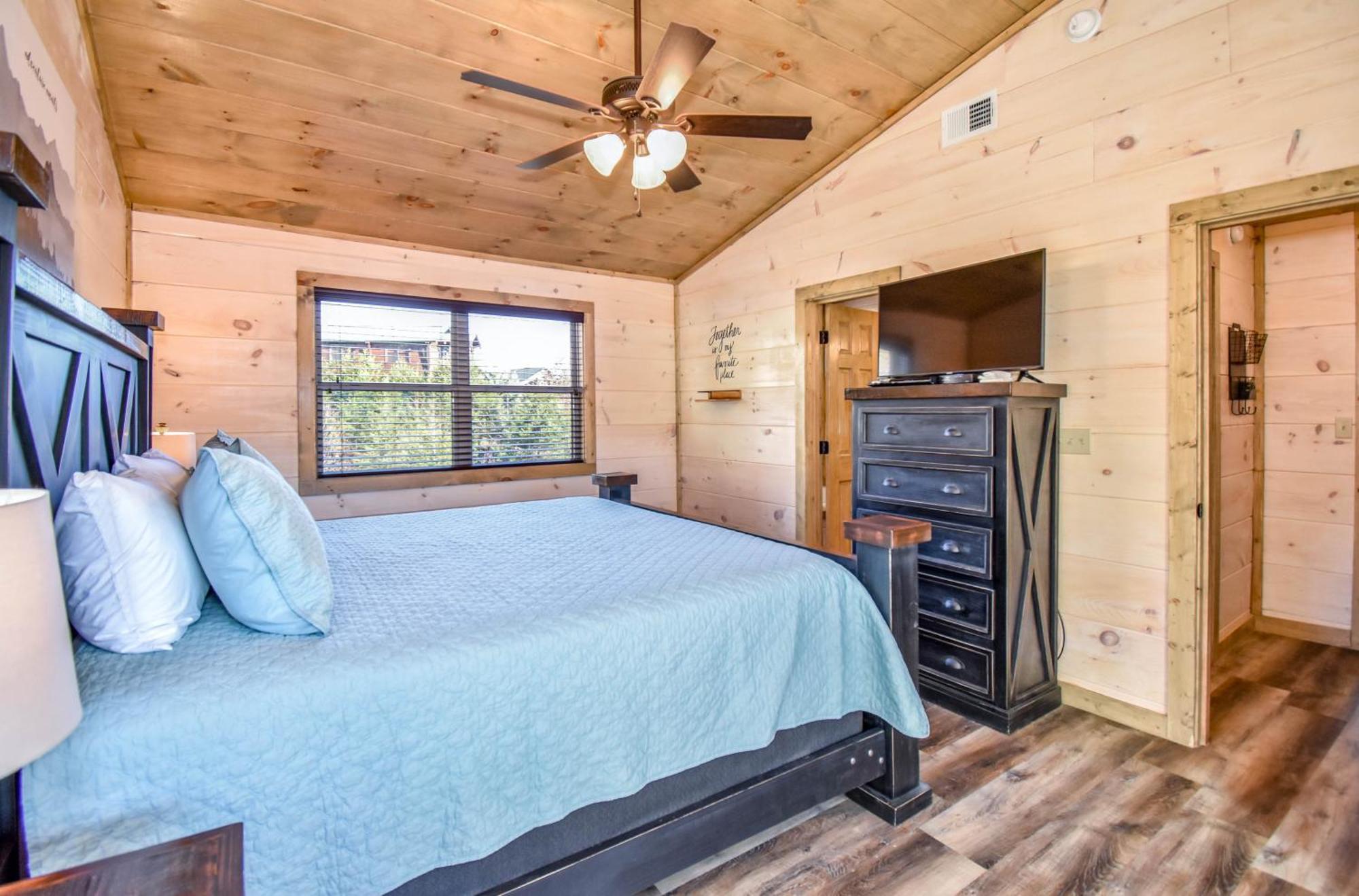 Luxury 4-br Near Parkway And Dollywood With Game And Hot Tub * Pigeon Forge
