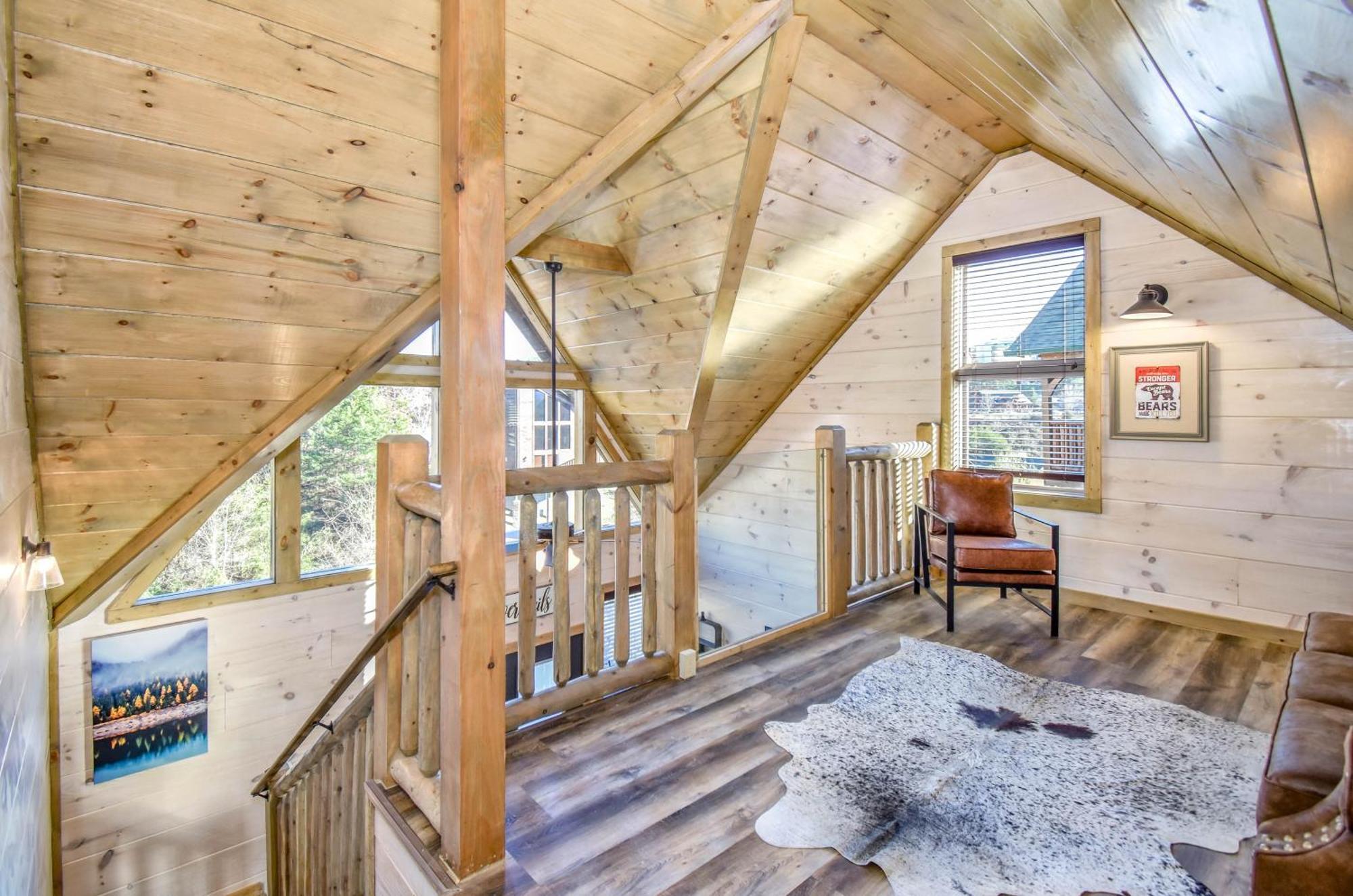 Luxury 4-br Near Parkway And Dollywood With Game And Hot Tub Holiday home