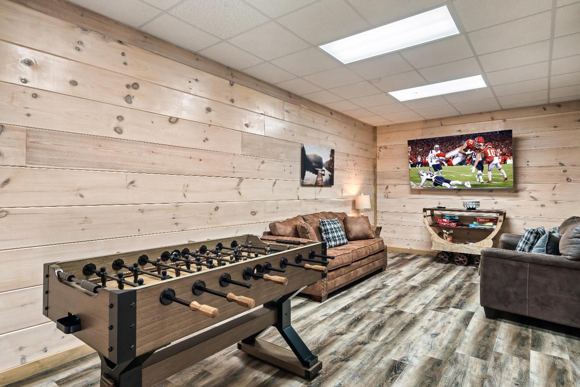 Holiday home Luxury 4-br Near Parkway And Dollywood With Game And Hot Tub *