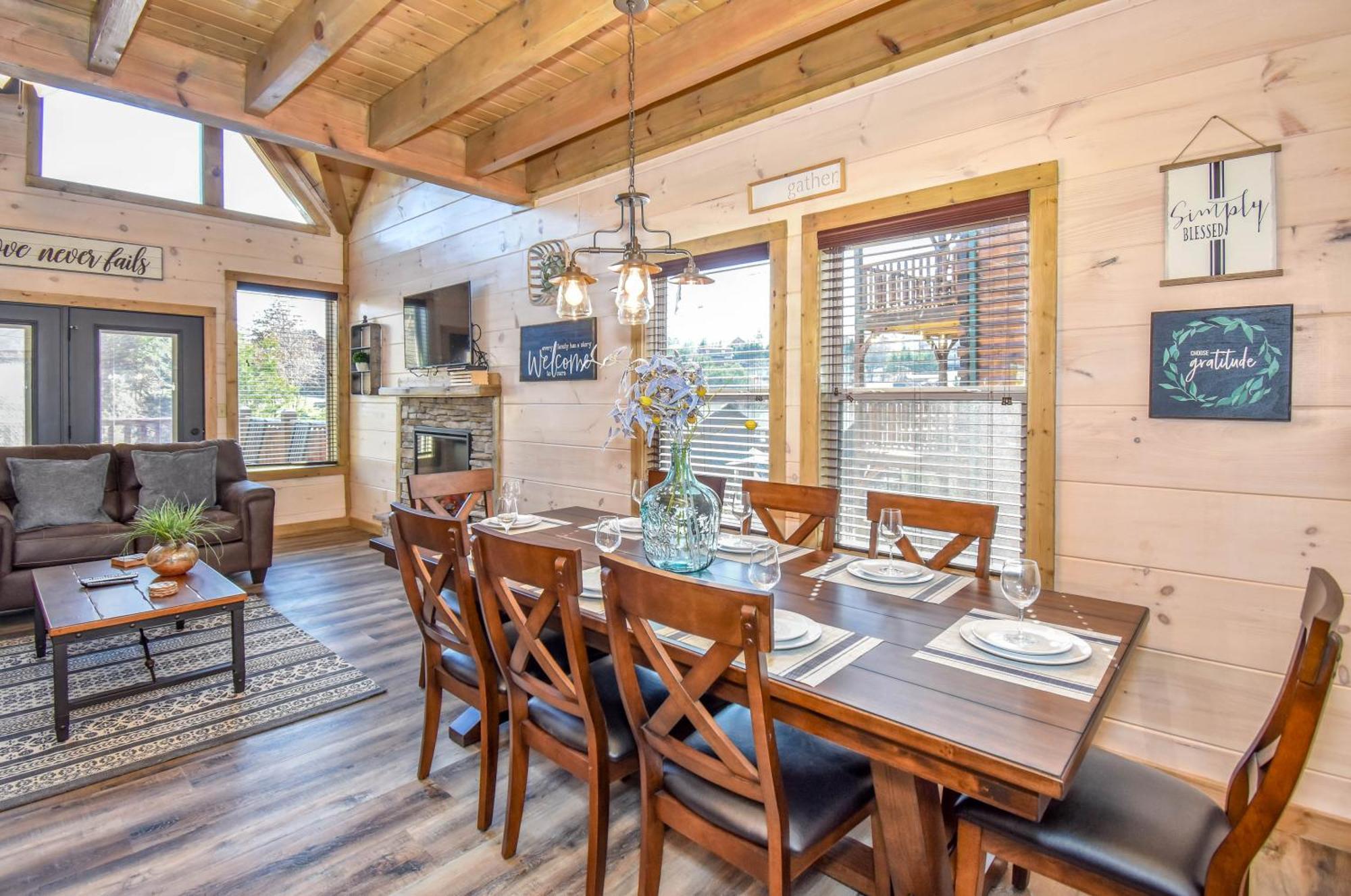 Luxury 4-br Near Parkway And Dollywood With Game And Hot Tub Pigeon Forge