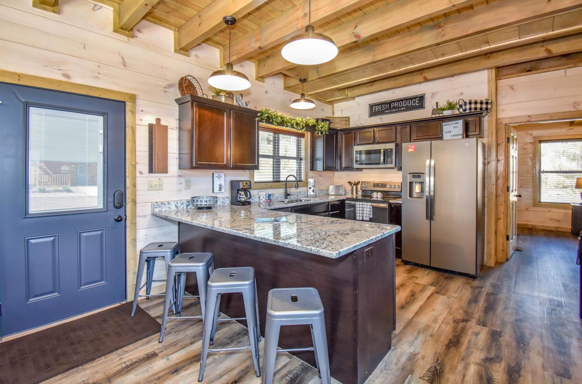 Luxury 4-br Near Parkway And Dollywood With Game And Hot Tub