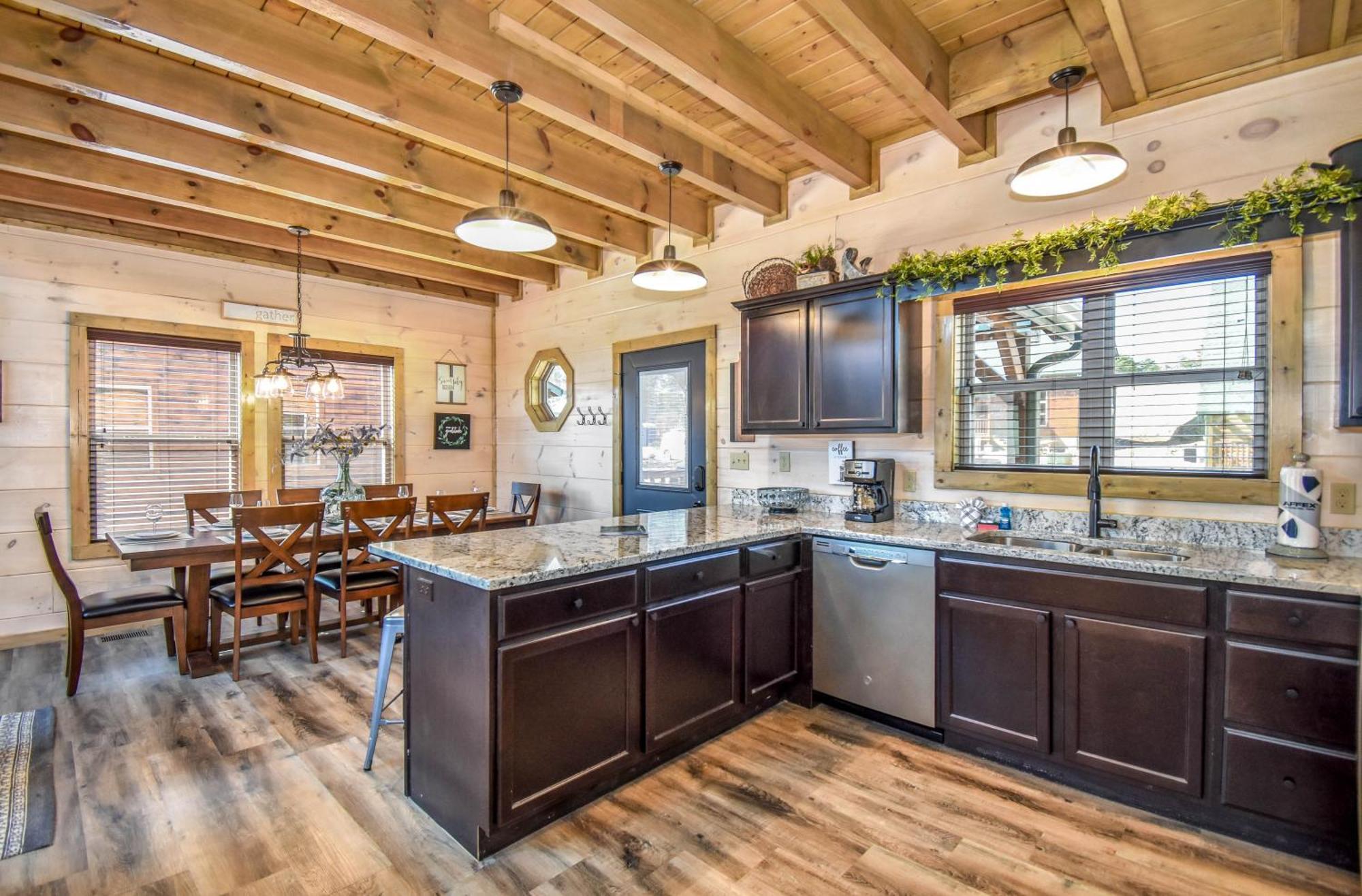 Holiday home Luxury 4-br Near Parkway And Dollywood With Game And Hot Tub *