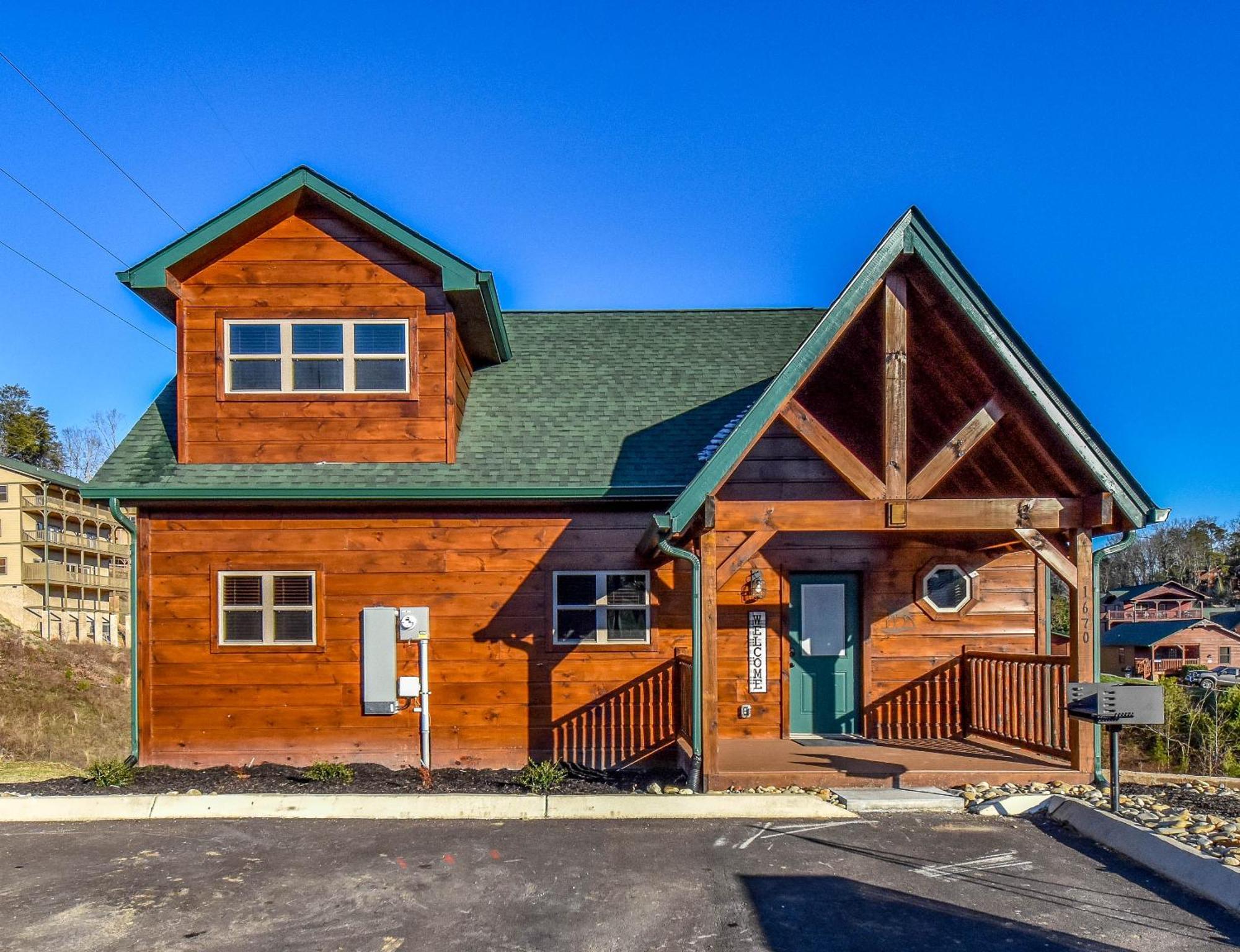 Holiday home Luxury 4-br Near Parkway And Dollywood With Game And Hot Tub
