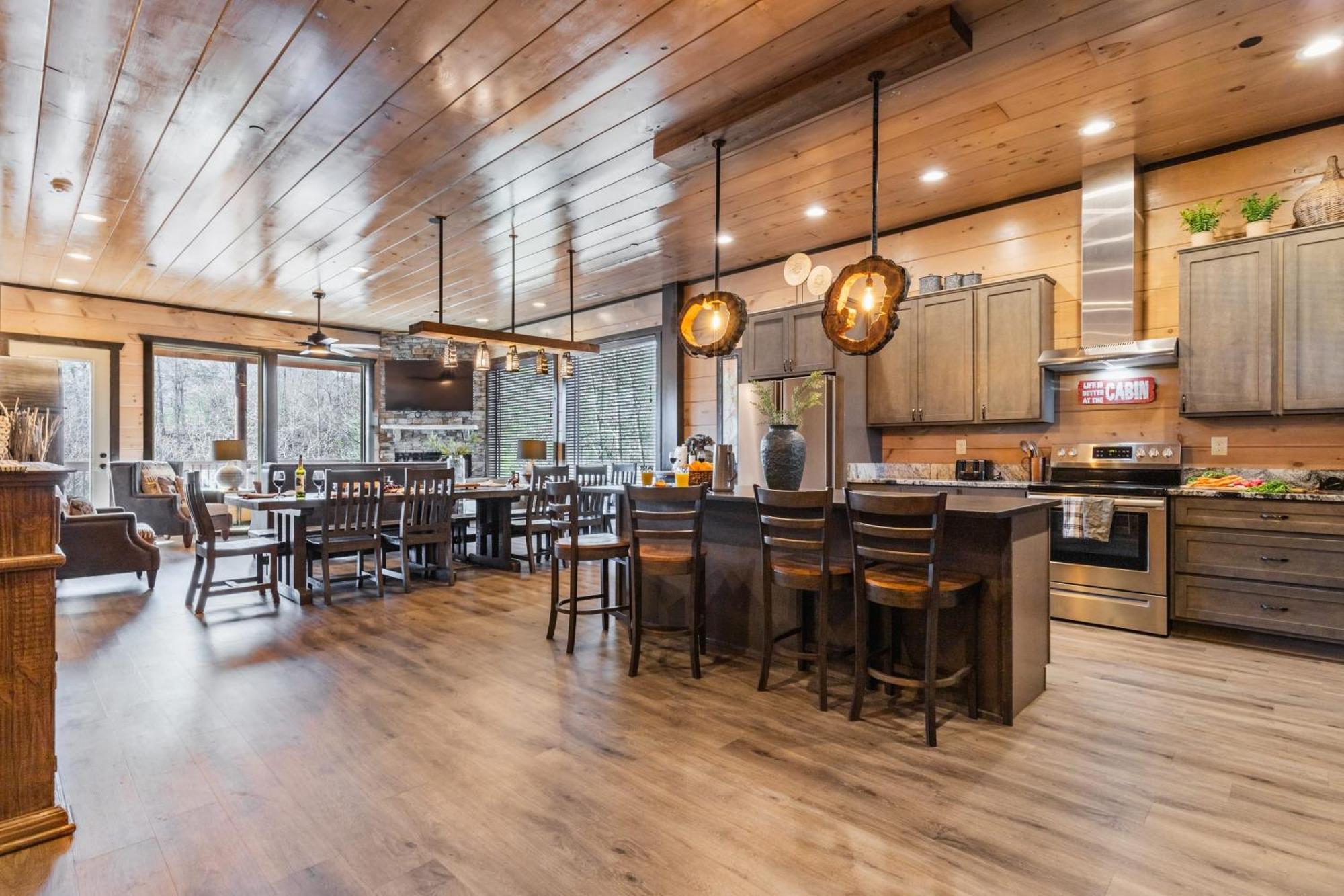 Holiday home Elk Pass By Avantstay Luxurious Mountain Estate Pigeon Forge