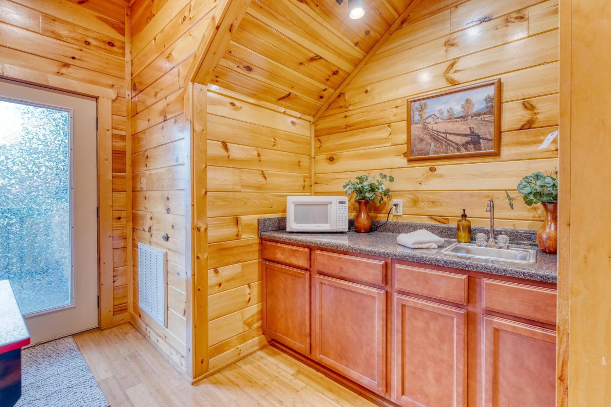 Holiday home Bear Cove By Avantstay Hot Tub Pool Table