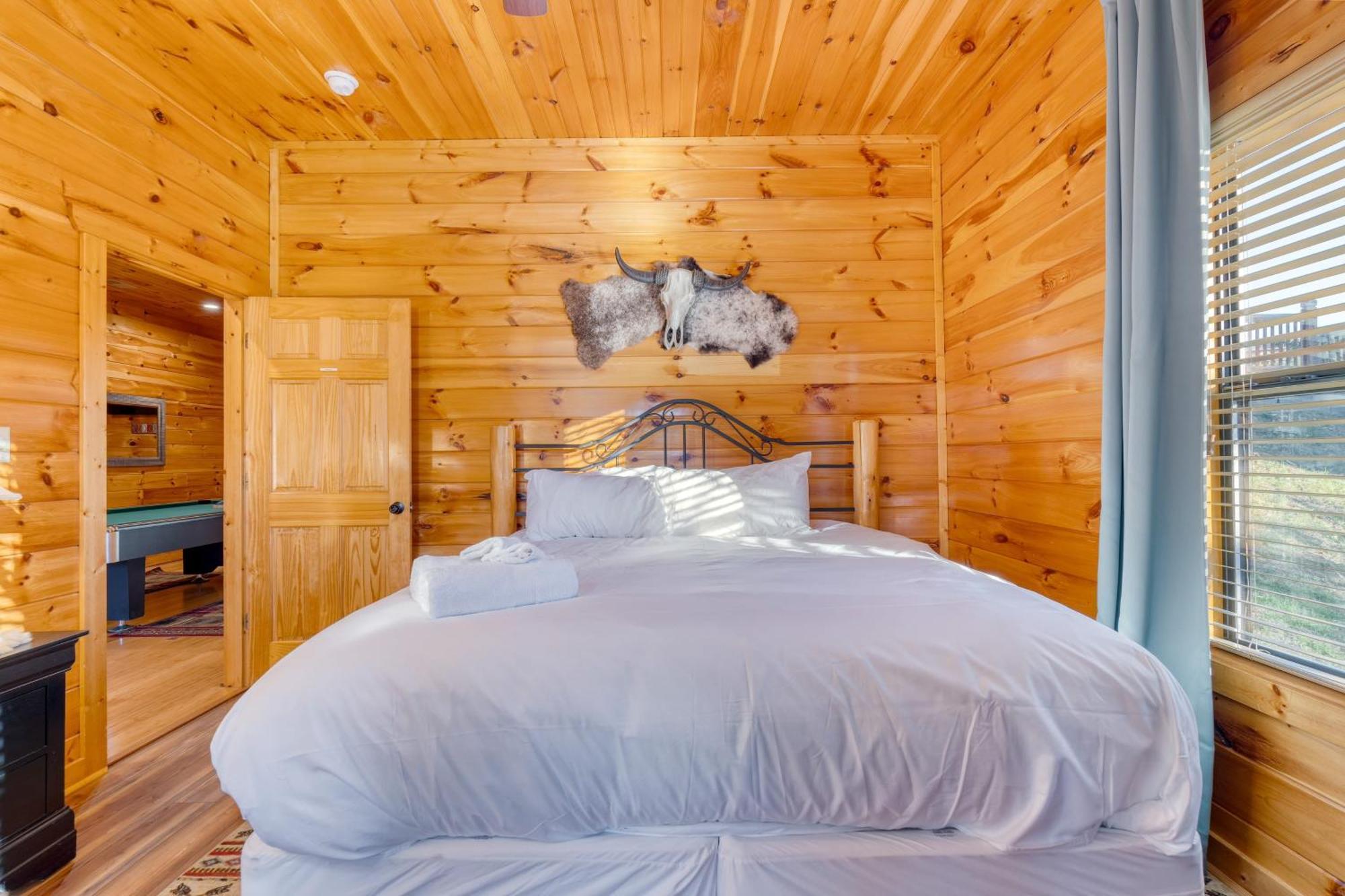 Holiday home Bear Cove By Avantstay Hot Tub Pool Table *