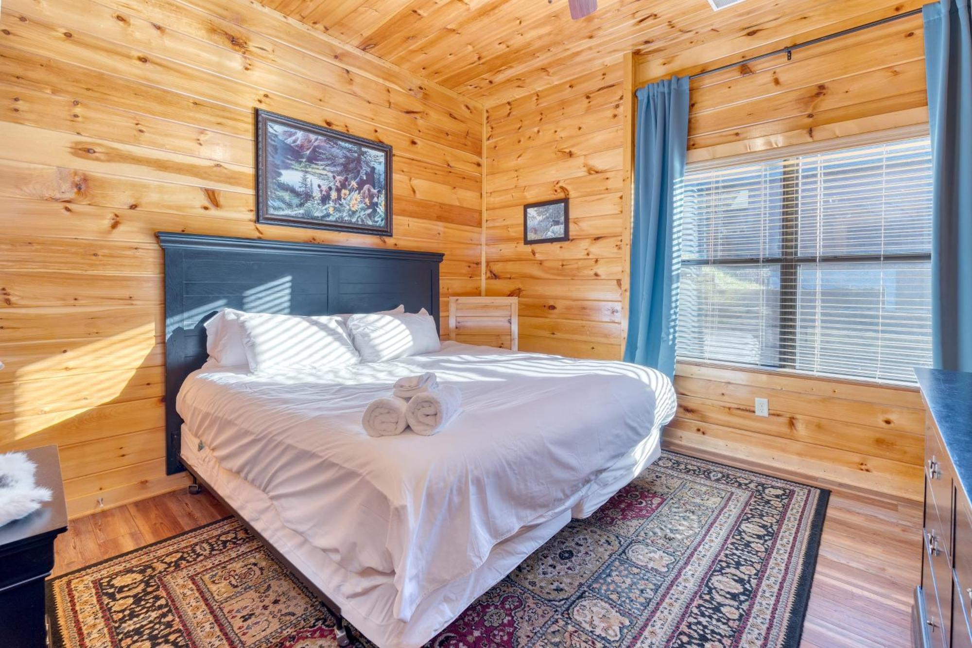 Holiday home Bear Cove By Avantstay Hot Tub Pool Table