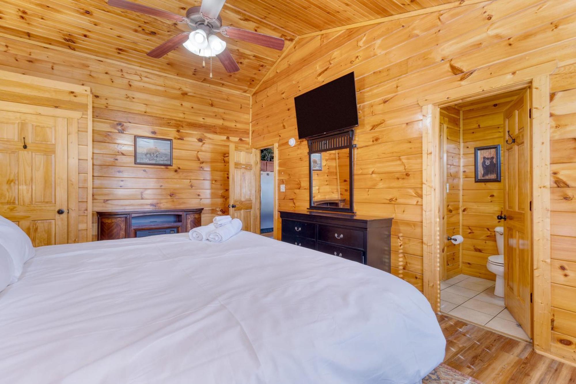 Bear Cove By Avantstay Hot Tub Pool Table