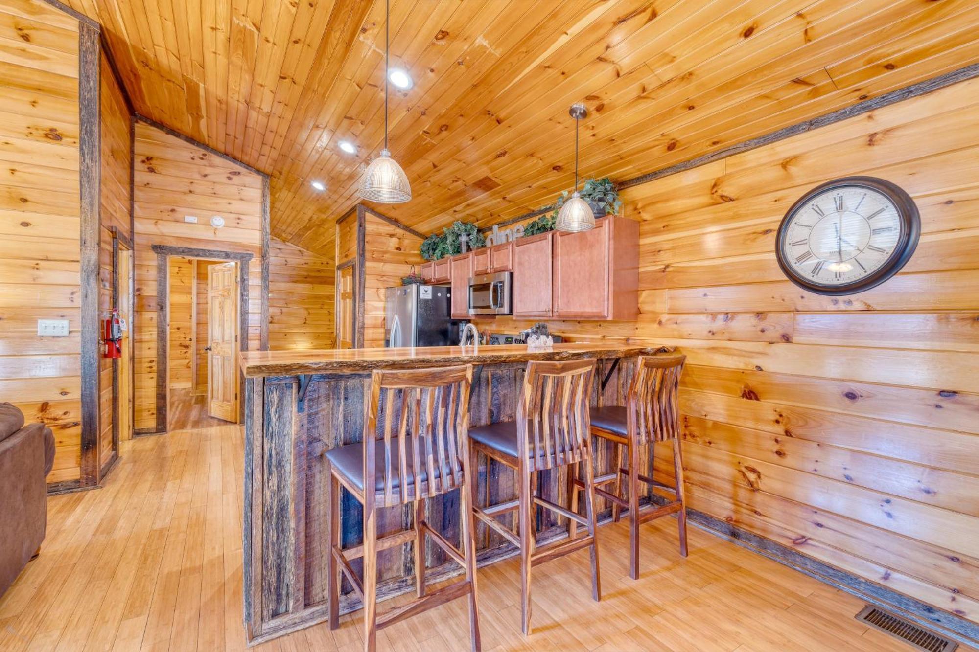 Holiday home Bear Cove By Avantstay Hot Tub Pool Table *