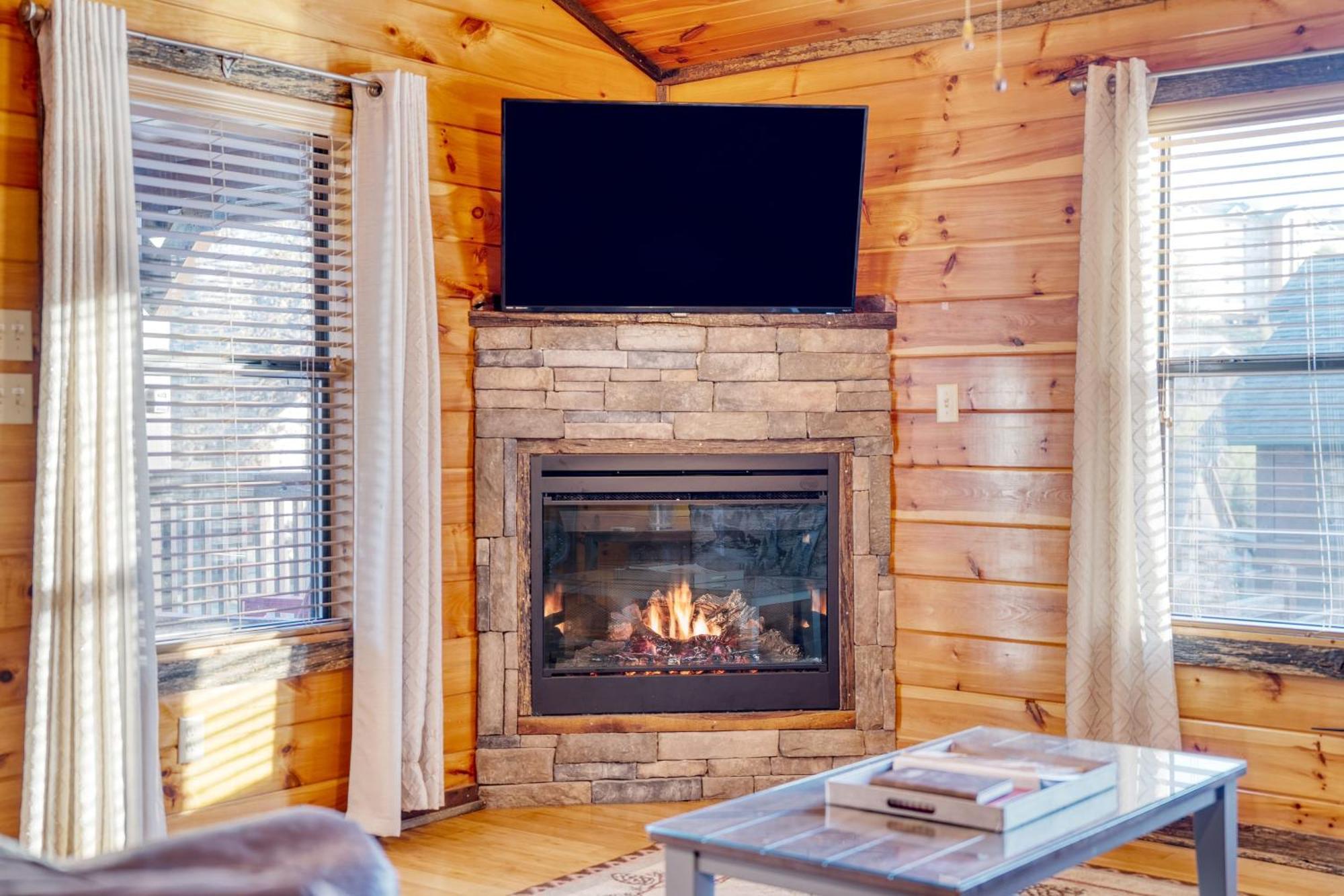 Holiday home Bear Cove By Avantstay Hot Tub Pool Table *