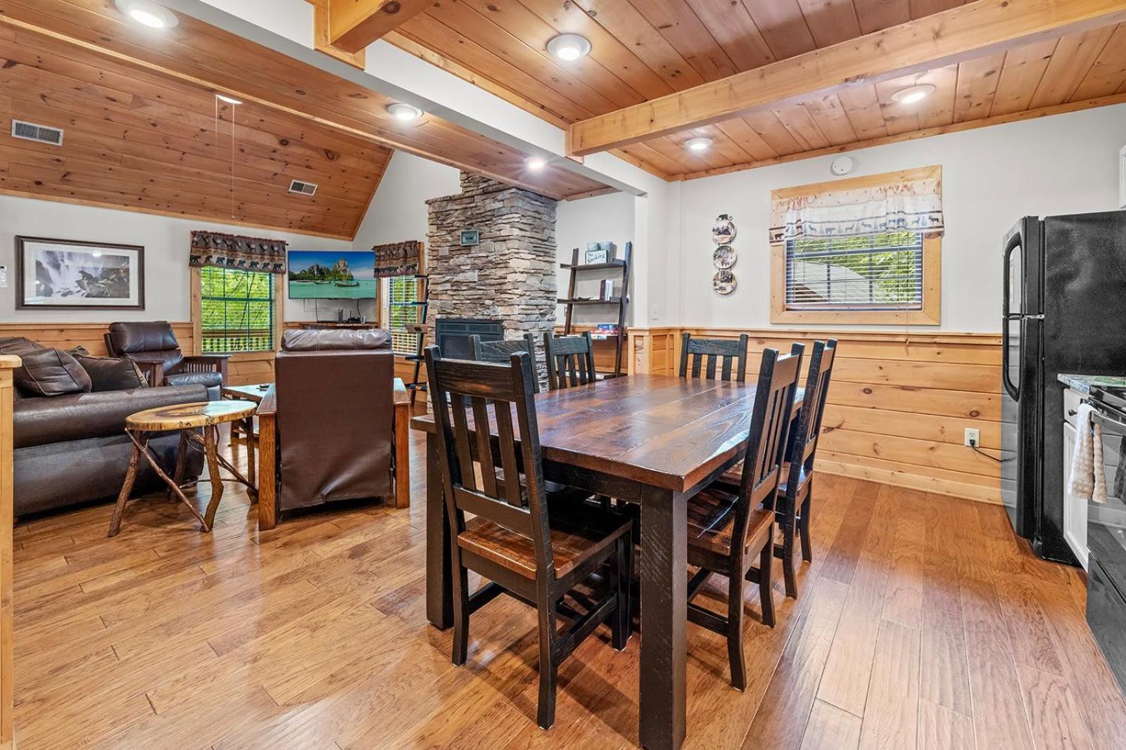 Sugar Bear Mountain Hideaway Pigeon Forge
