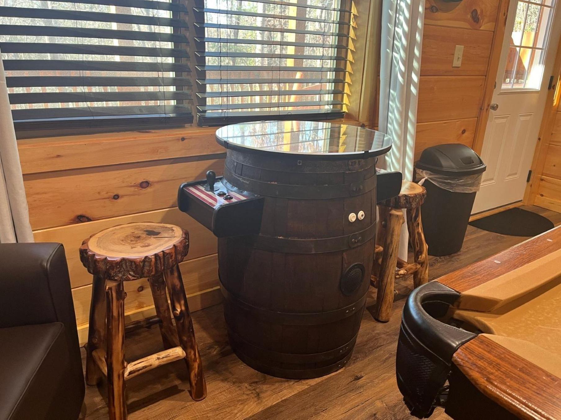 Bear Hug Hideaway * Pigeon Forge