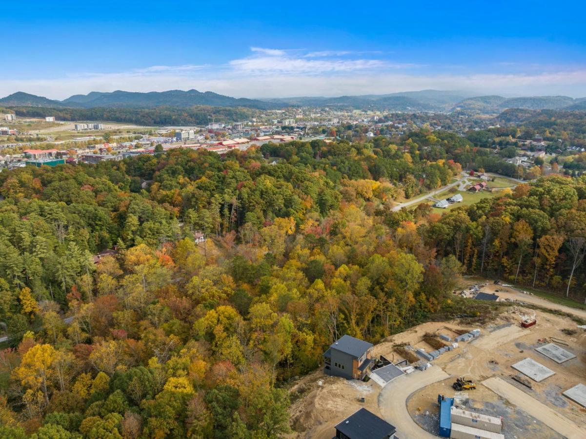 The Parkway Place Pool Hot Tub Arcade Foosball Holiday home Pigeon Forge