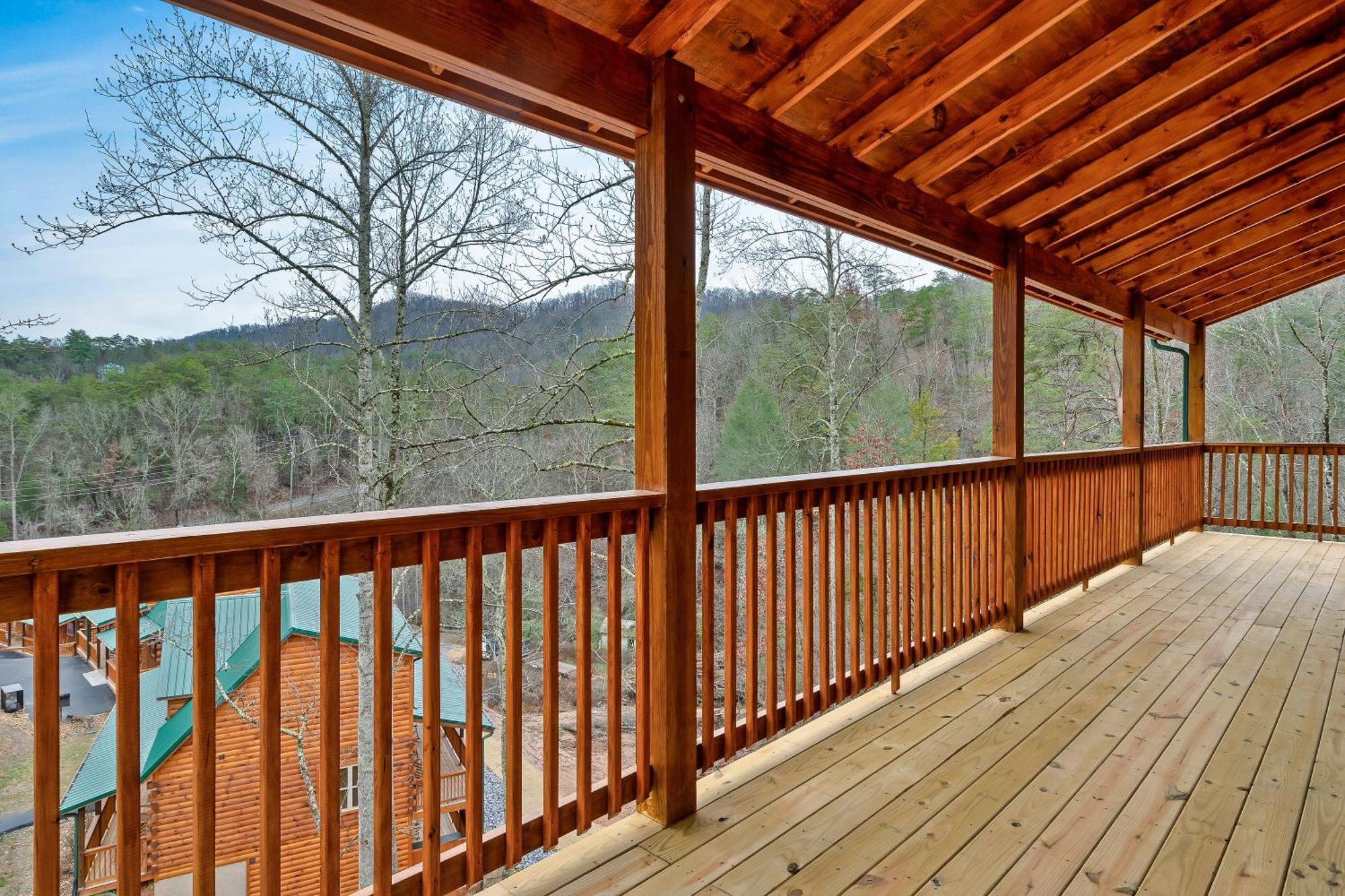 Happy Bear Pigeon Forge