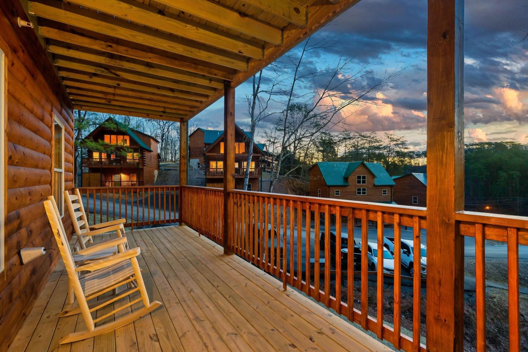 Happy Bear Pigeon Forge
