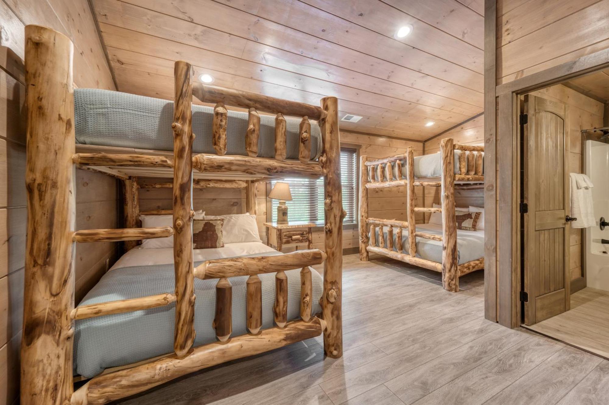 Holiday home Wanderer By Avantstay Sleeps 26 A Custom Smokies *